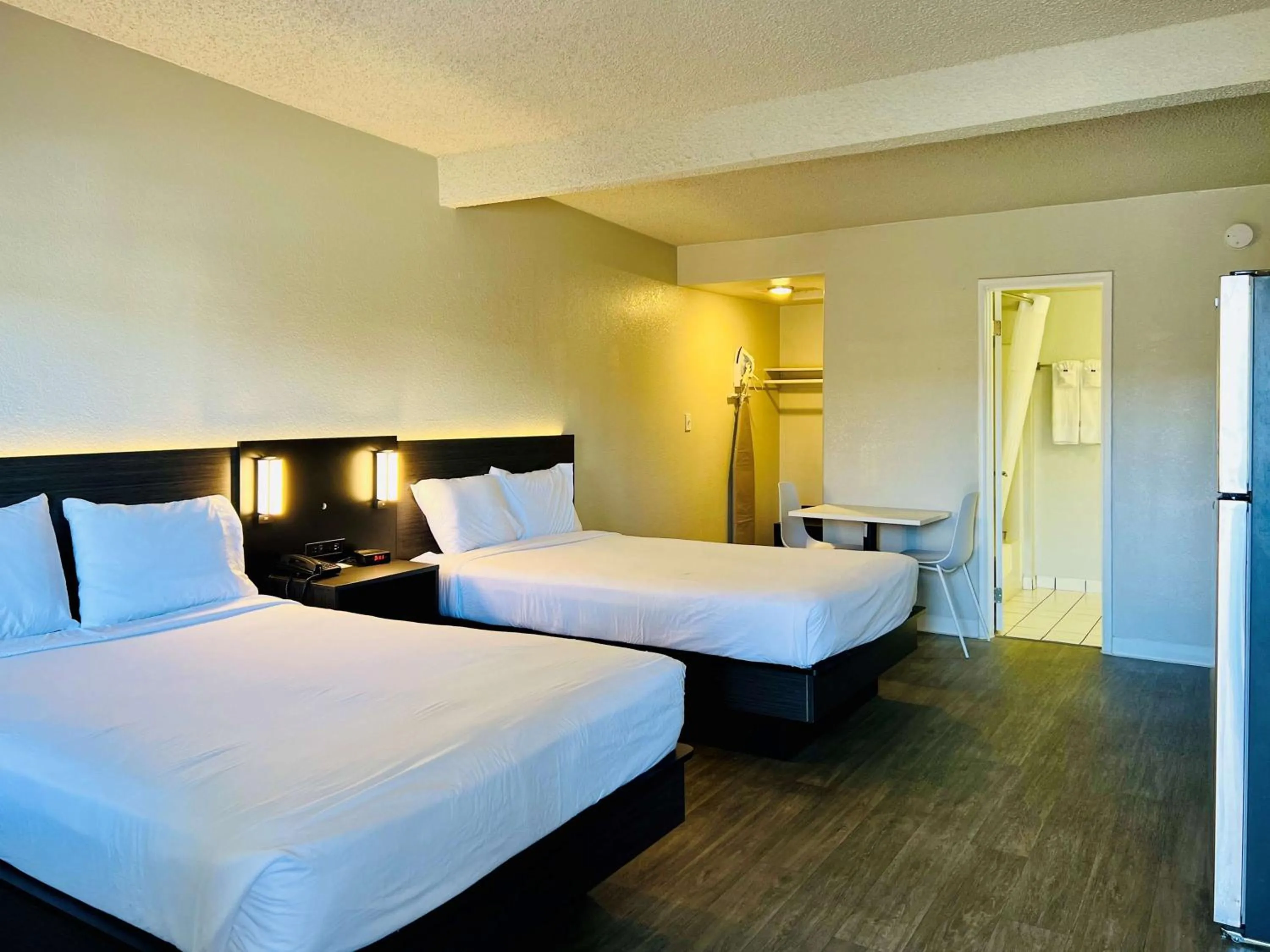 Kitchen or kitchenette, Bed in Studio 6 Sierra Vista, AZ Fort Huachuca