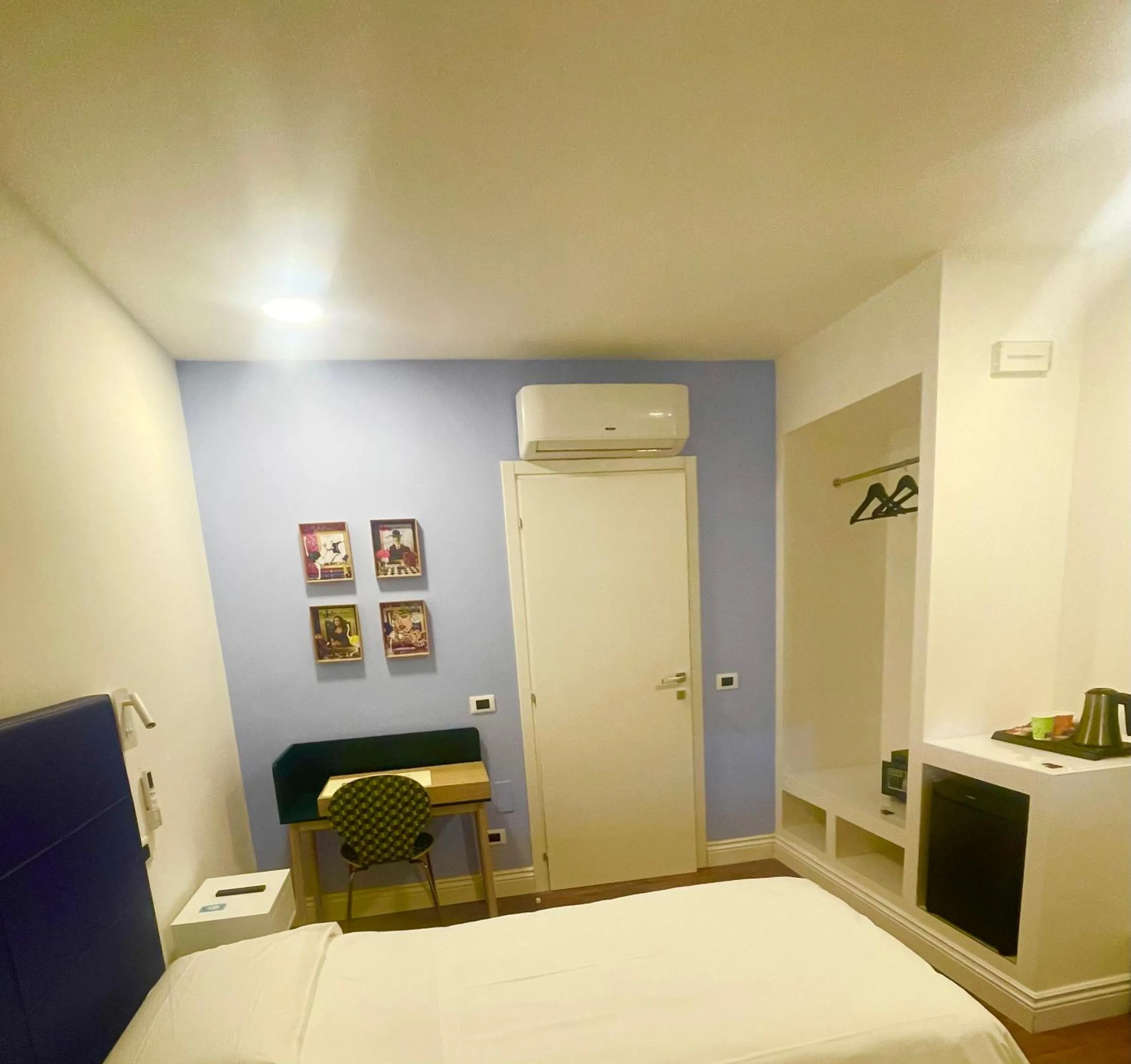 Photo of the whole room, Bed in Home 146