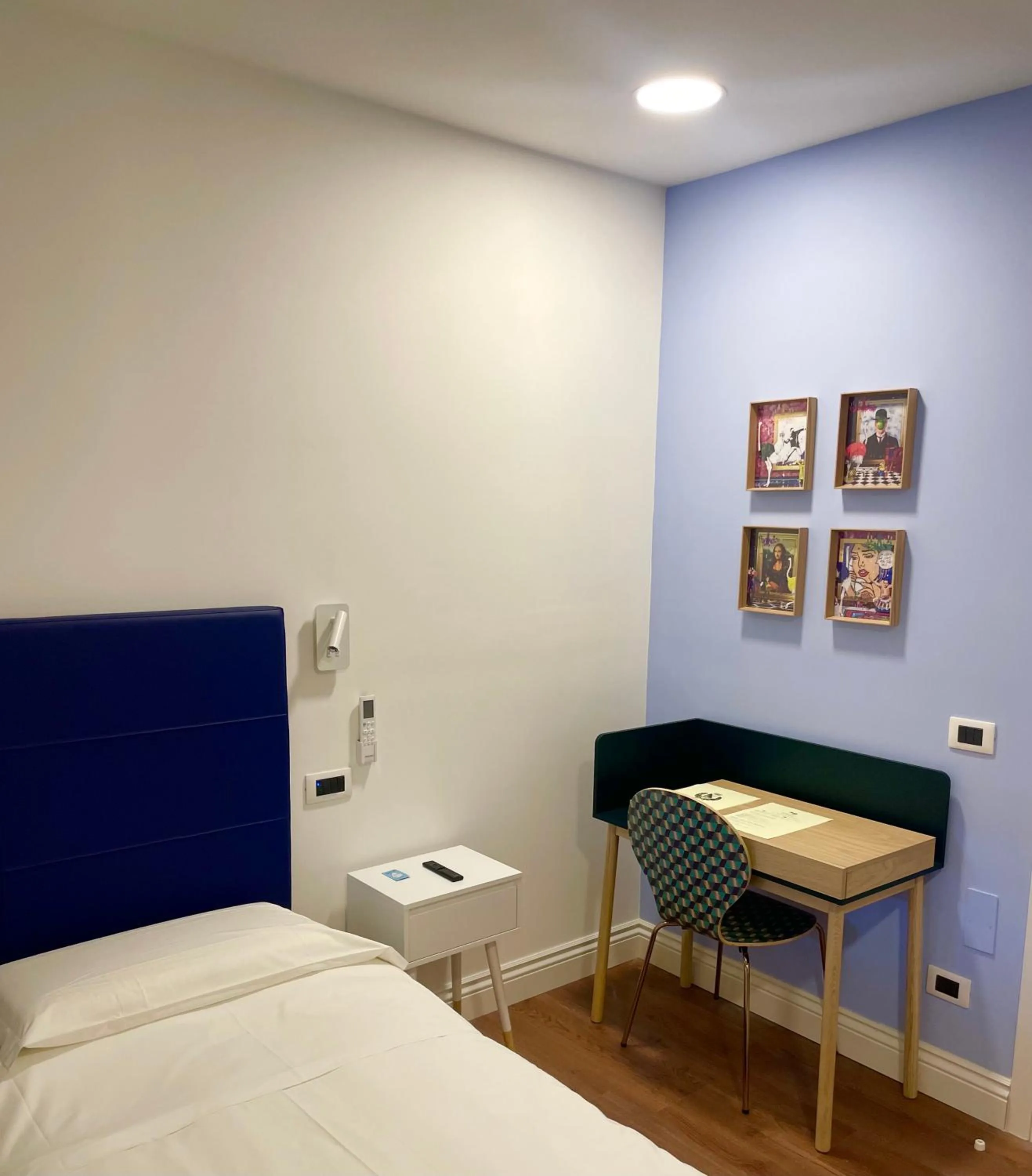 Bedroom, Bed in Home 146