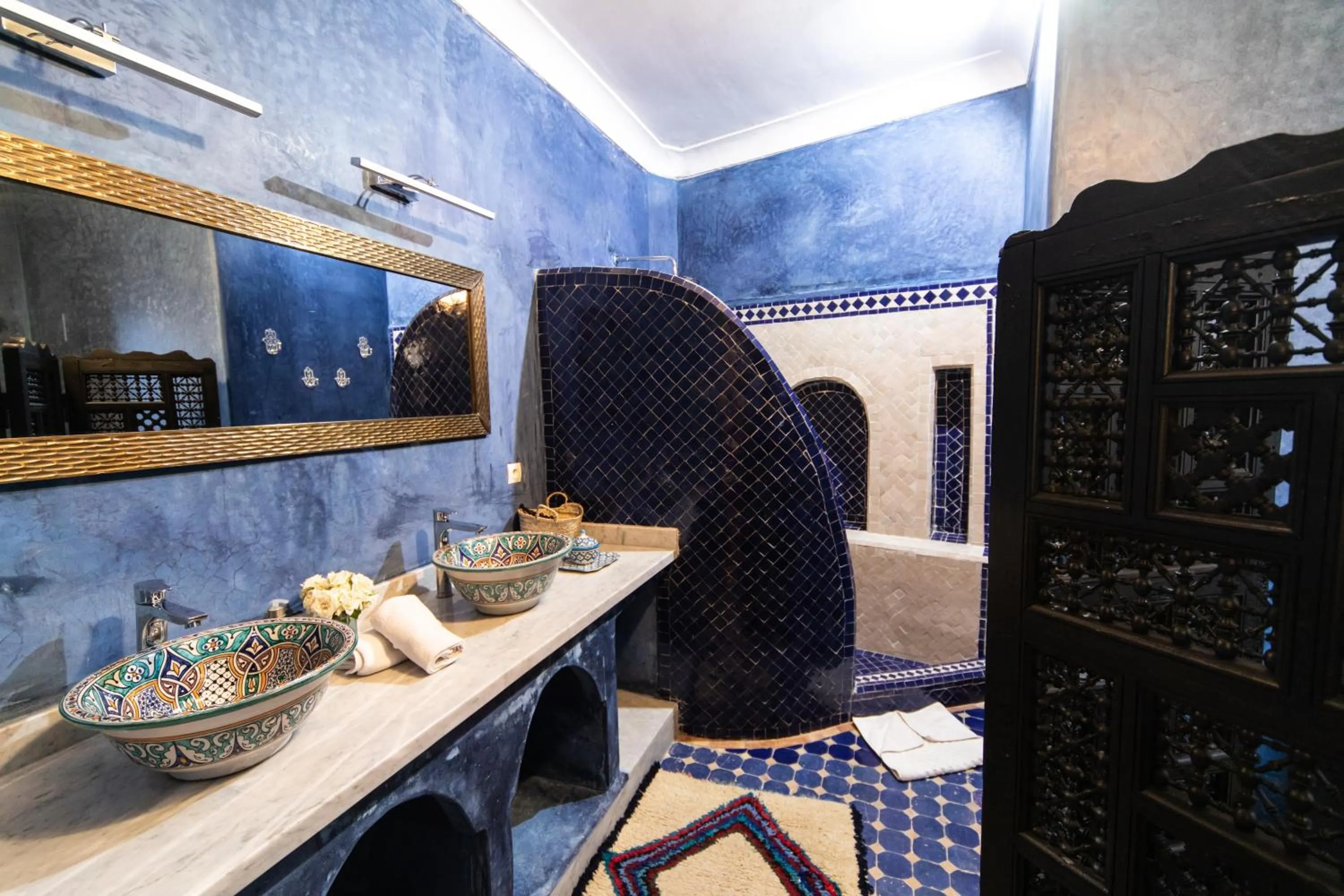 Shower in Riad Mur Akush