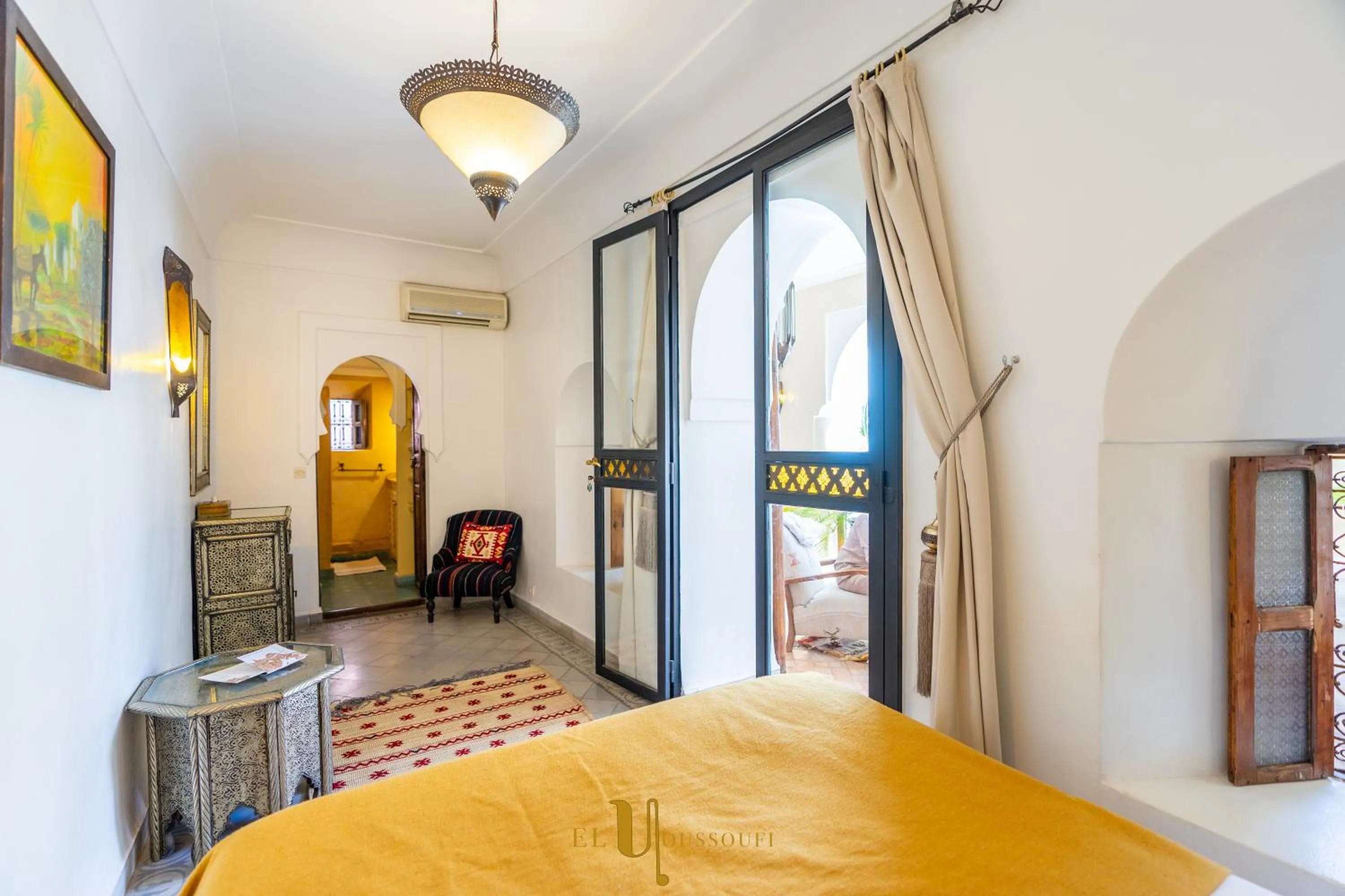 Photo of the whole room, Bed in Riad El Youssoufi