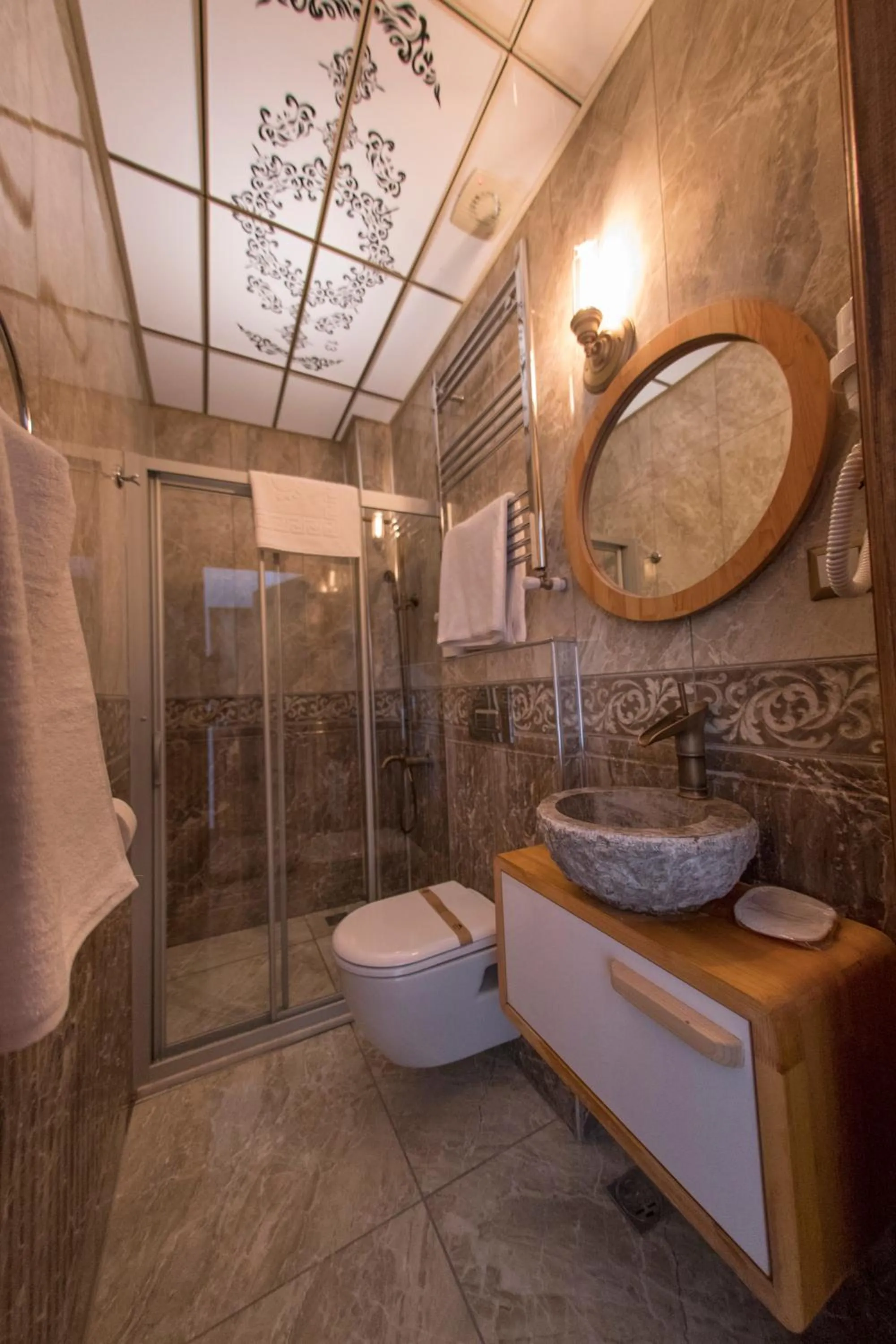 Shower in BAYEZİD HAN KONAK