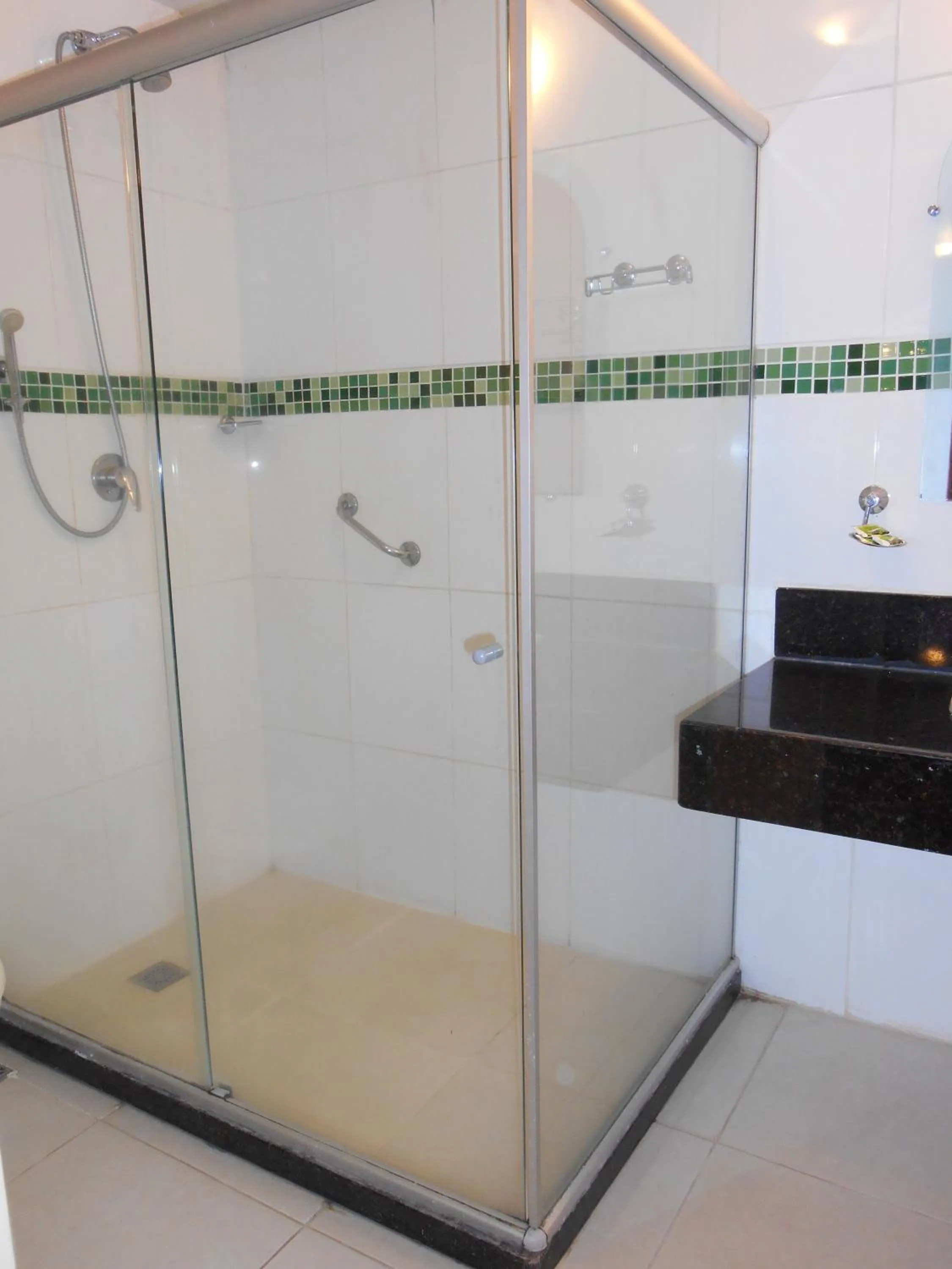 Shower in Happy Hotel Girassol