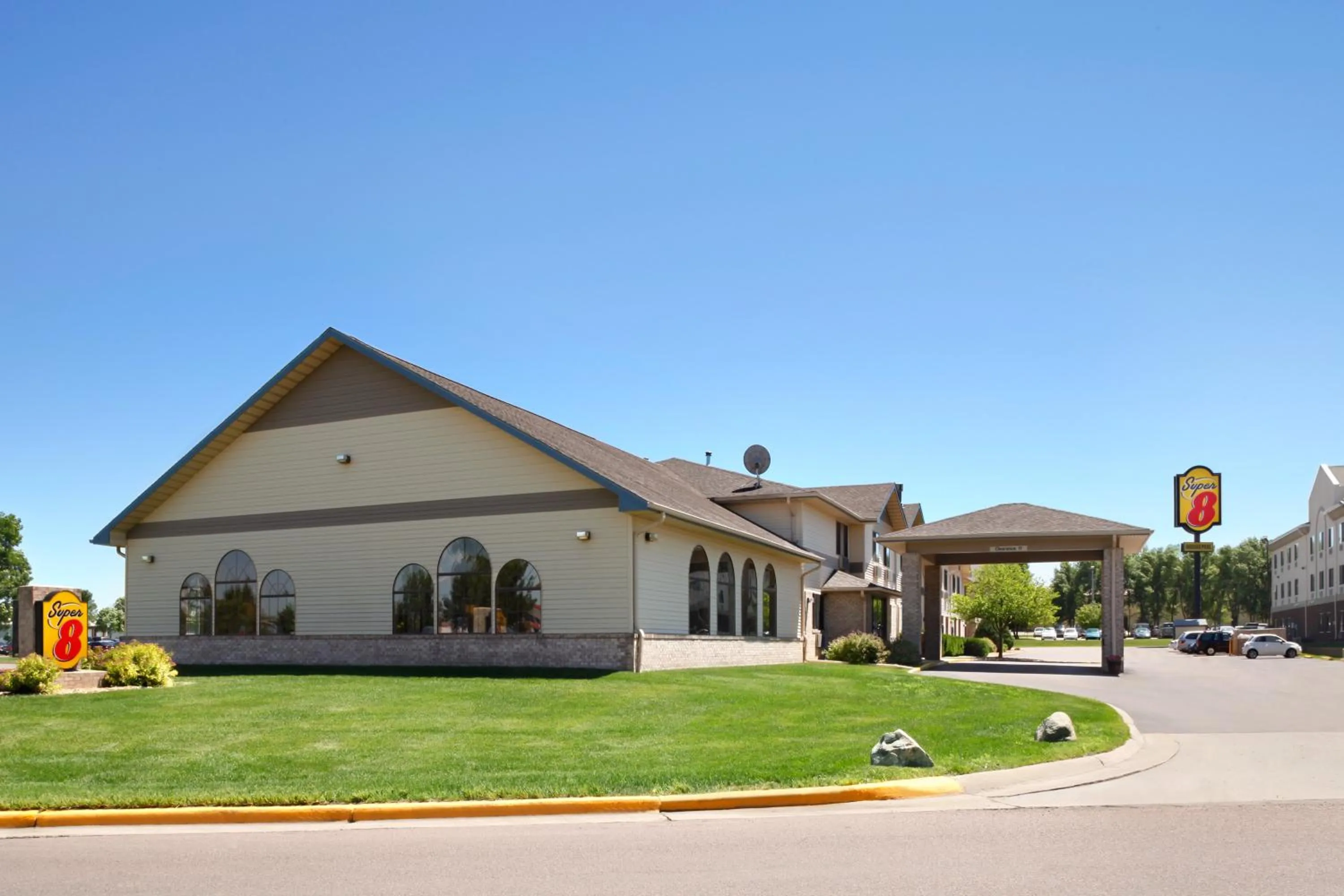 Facade/entrance in Super 8 by Wyndham Brookings