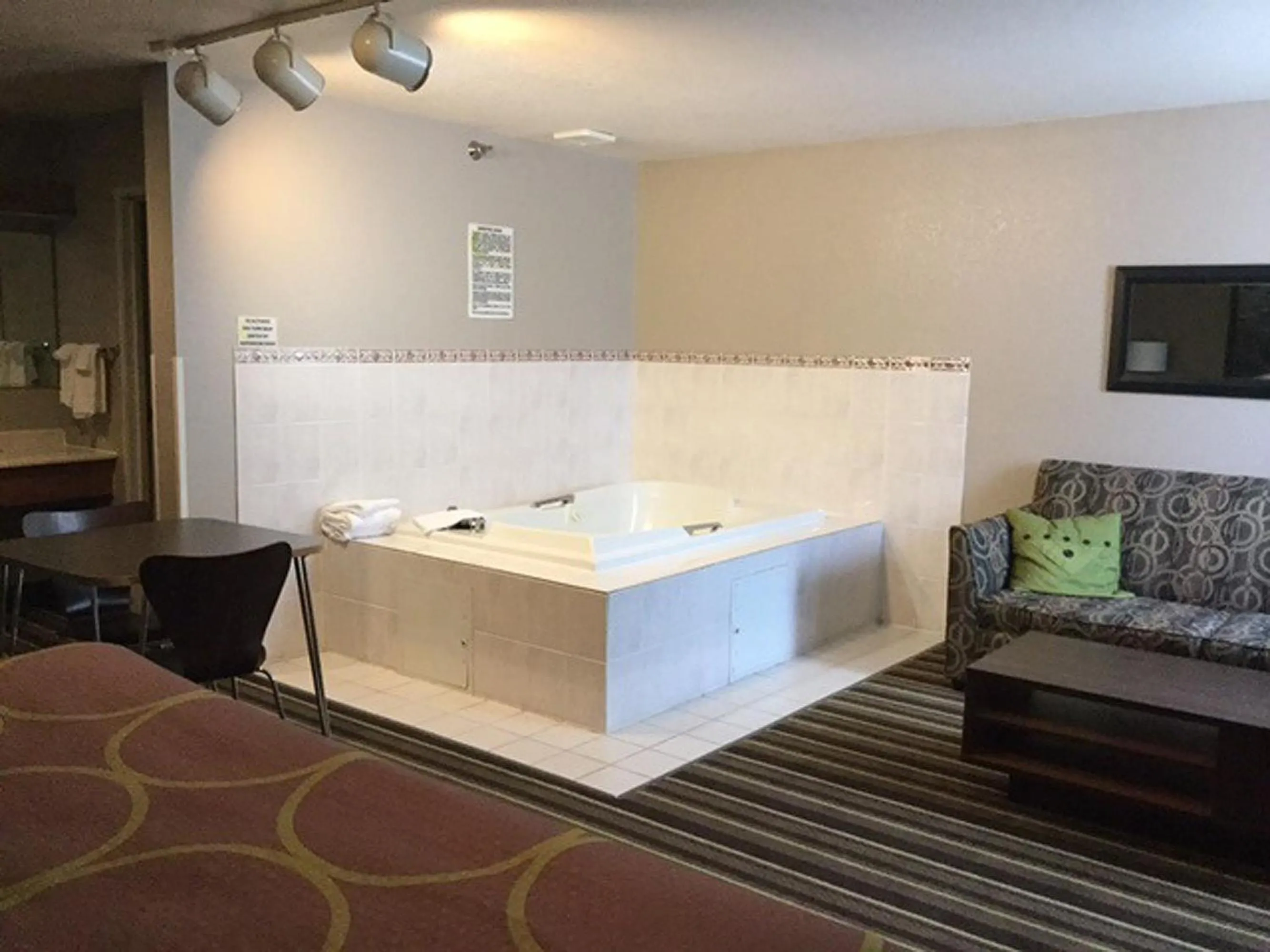 Super 8 by Wyndham Brookings