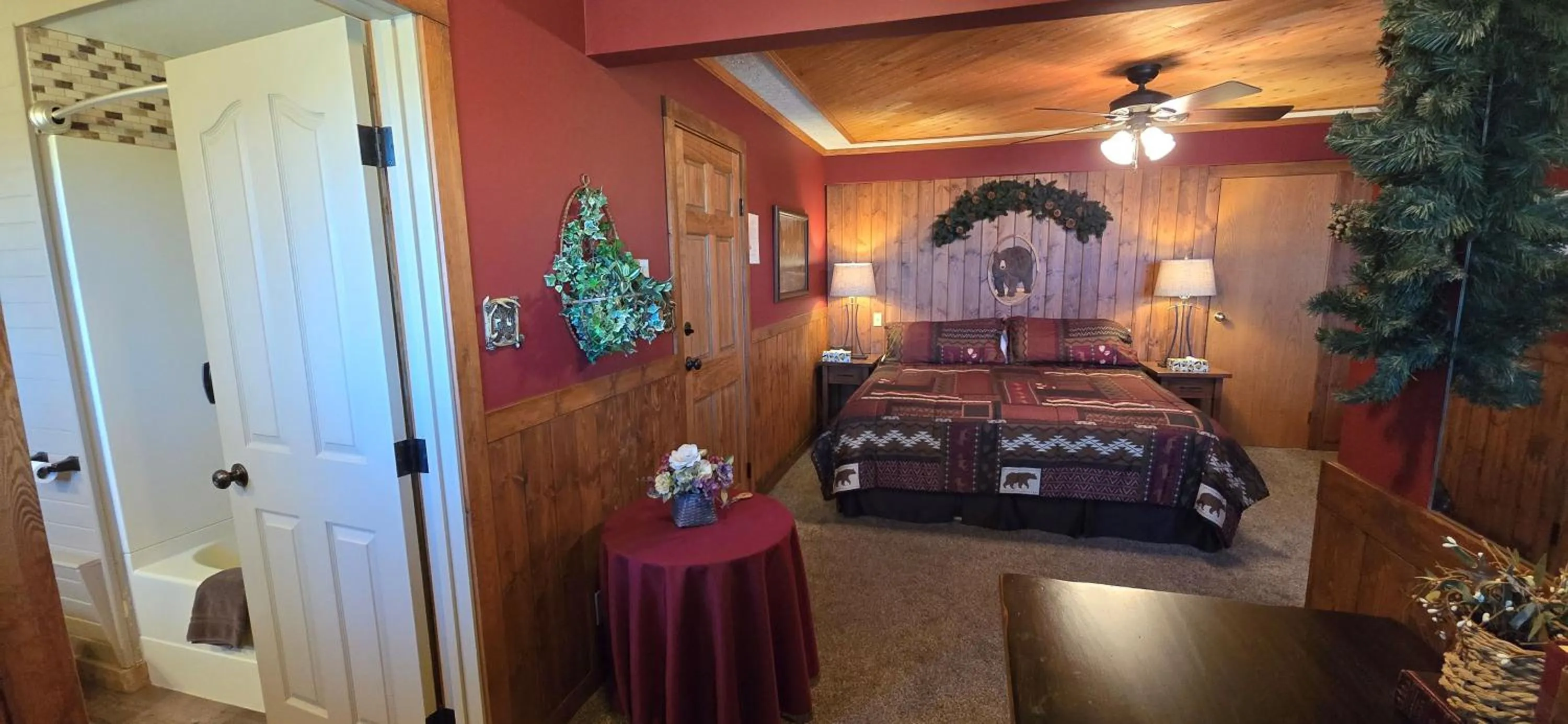 Bed in Rocky Ridge Country Lodge
