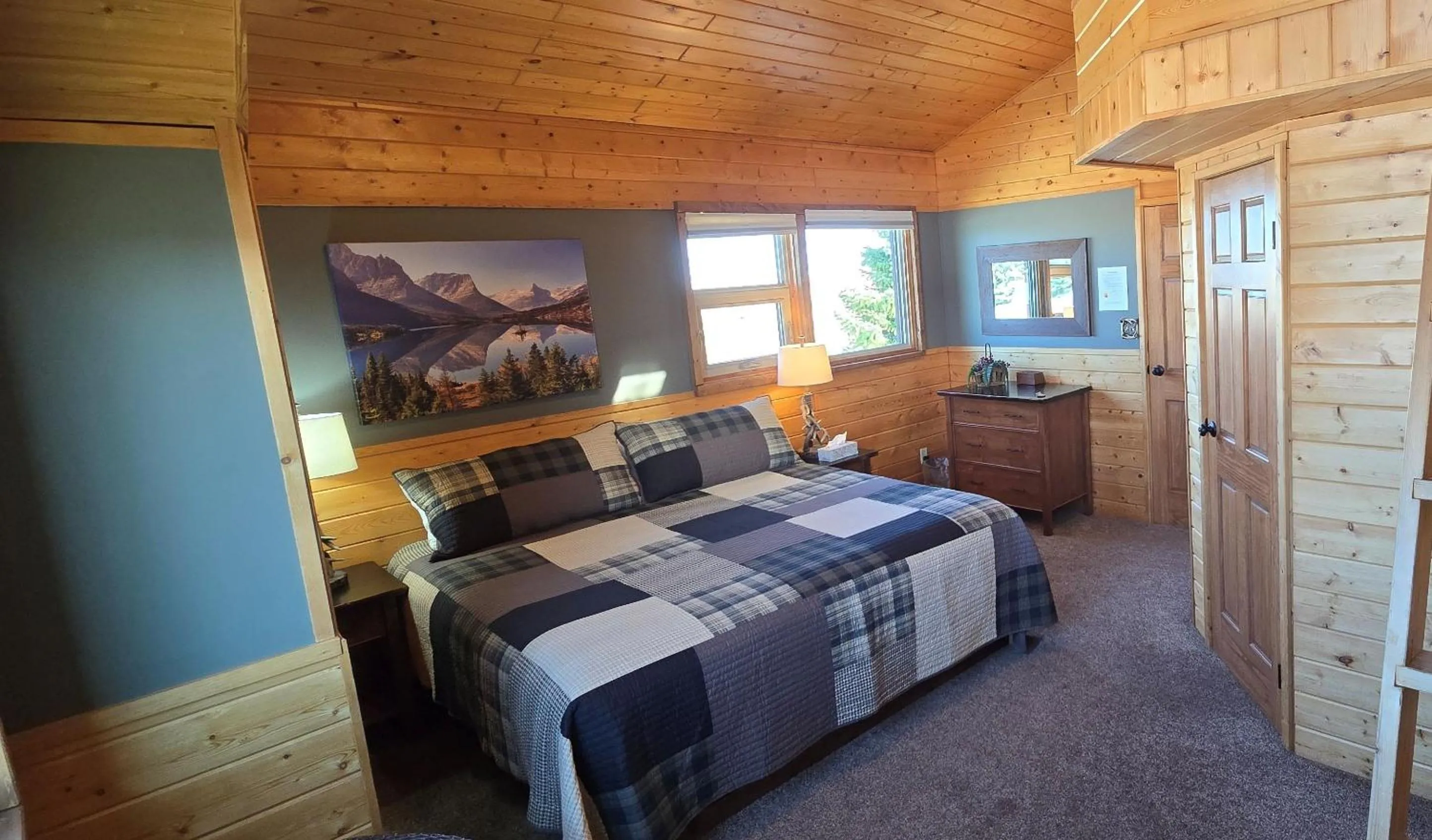 Bed in Rocky Ridge Country Lodge