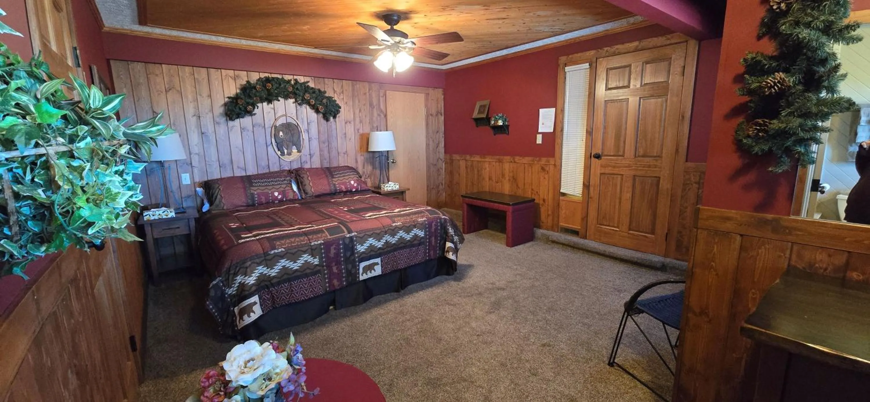 Bed in Rocky Ridge Country Lodge