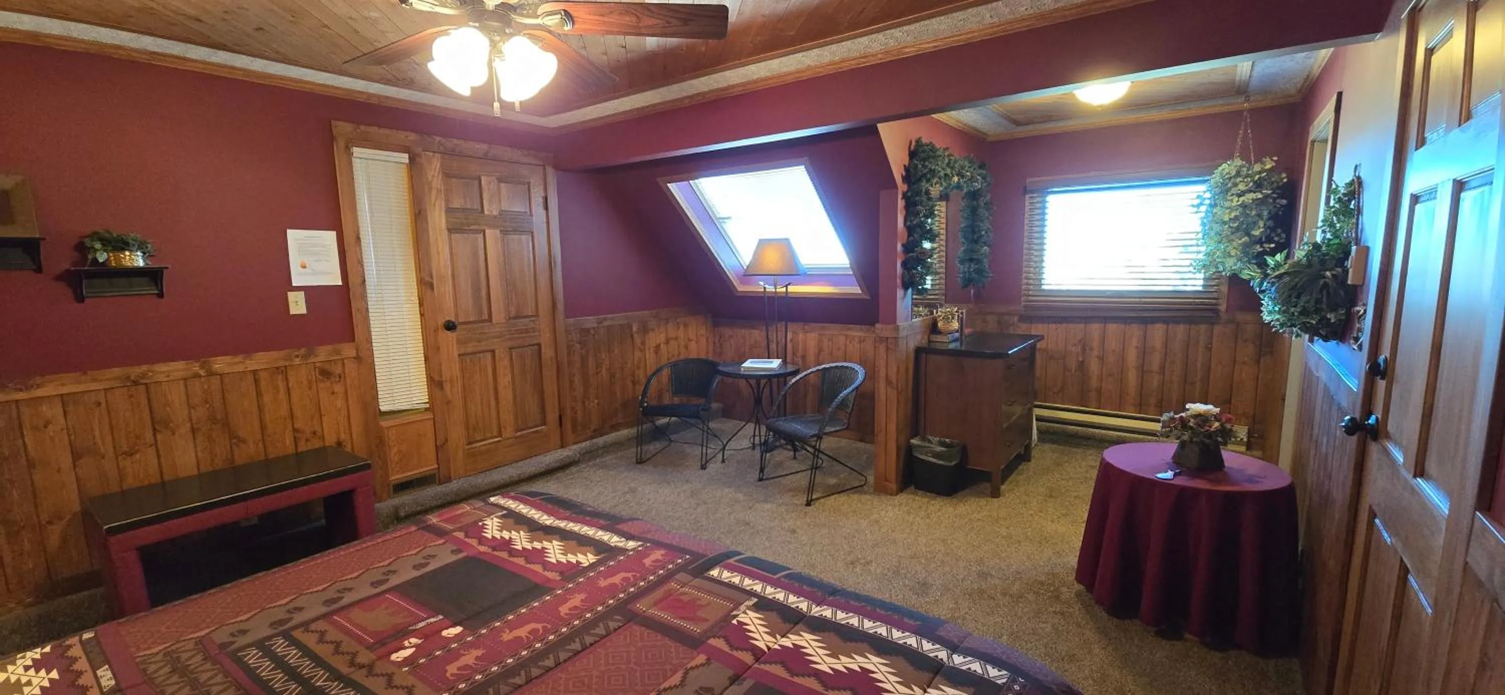 Bed in Rocky Ridge Country Lodge