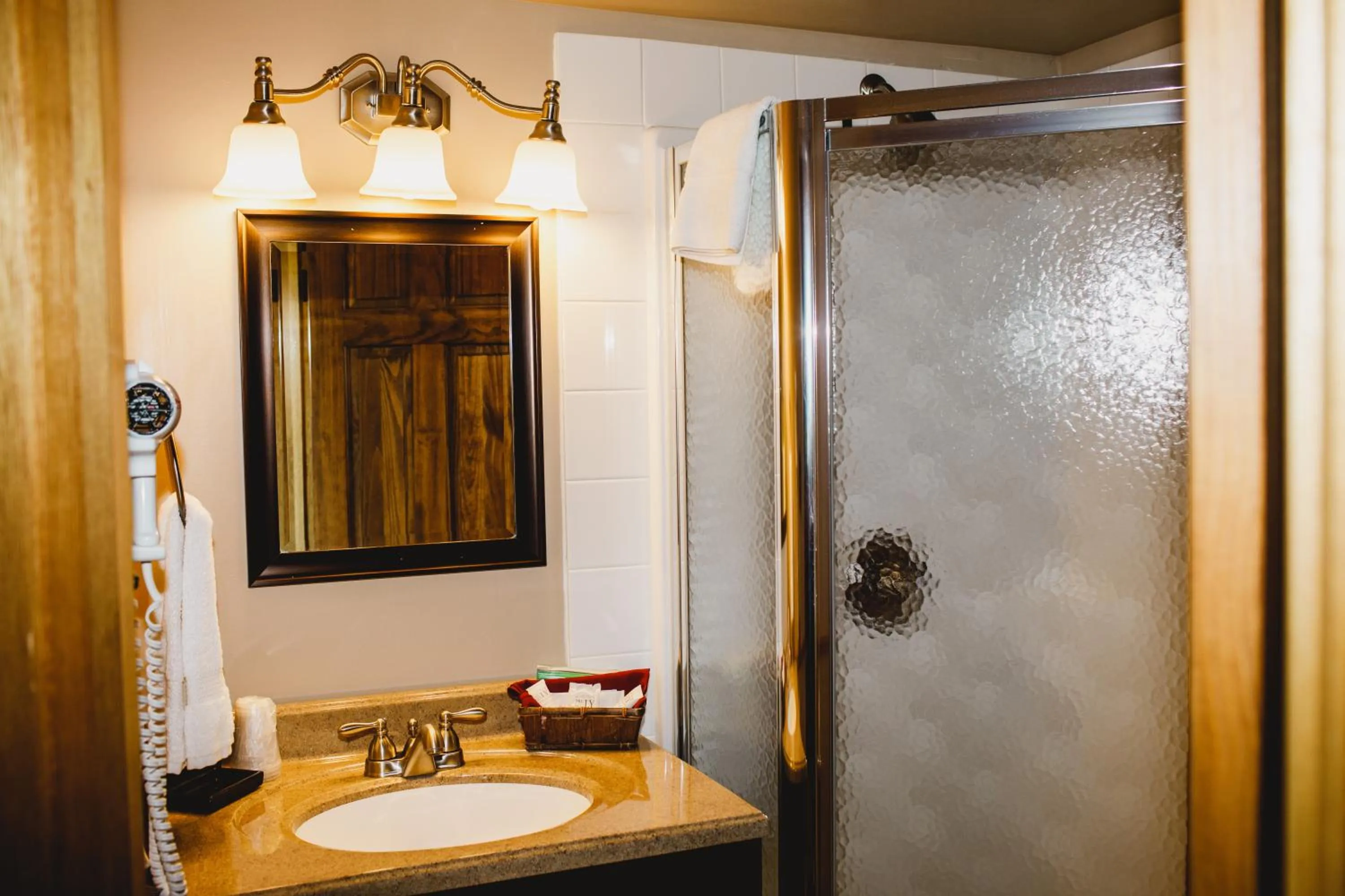 Bathroom in Rocky Ridge Country Lodge