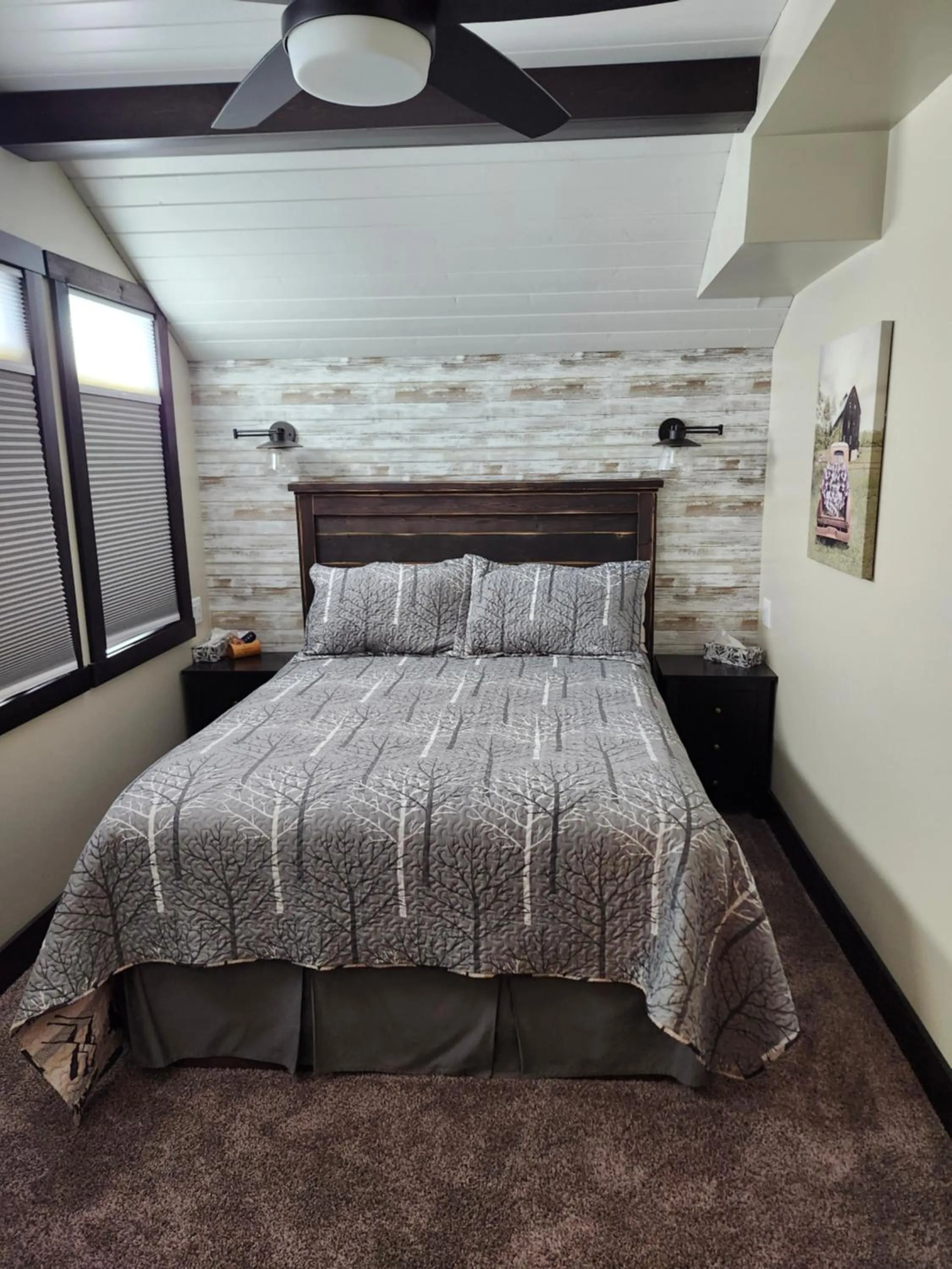Bed in Rocky Ridge Country Lodge