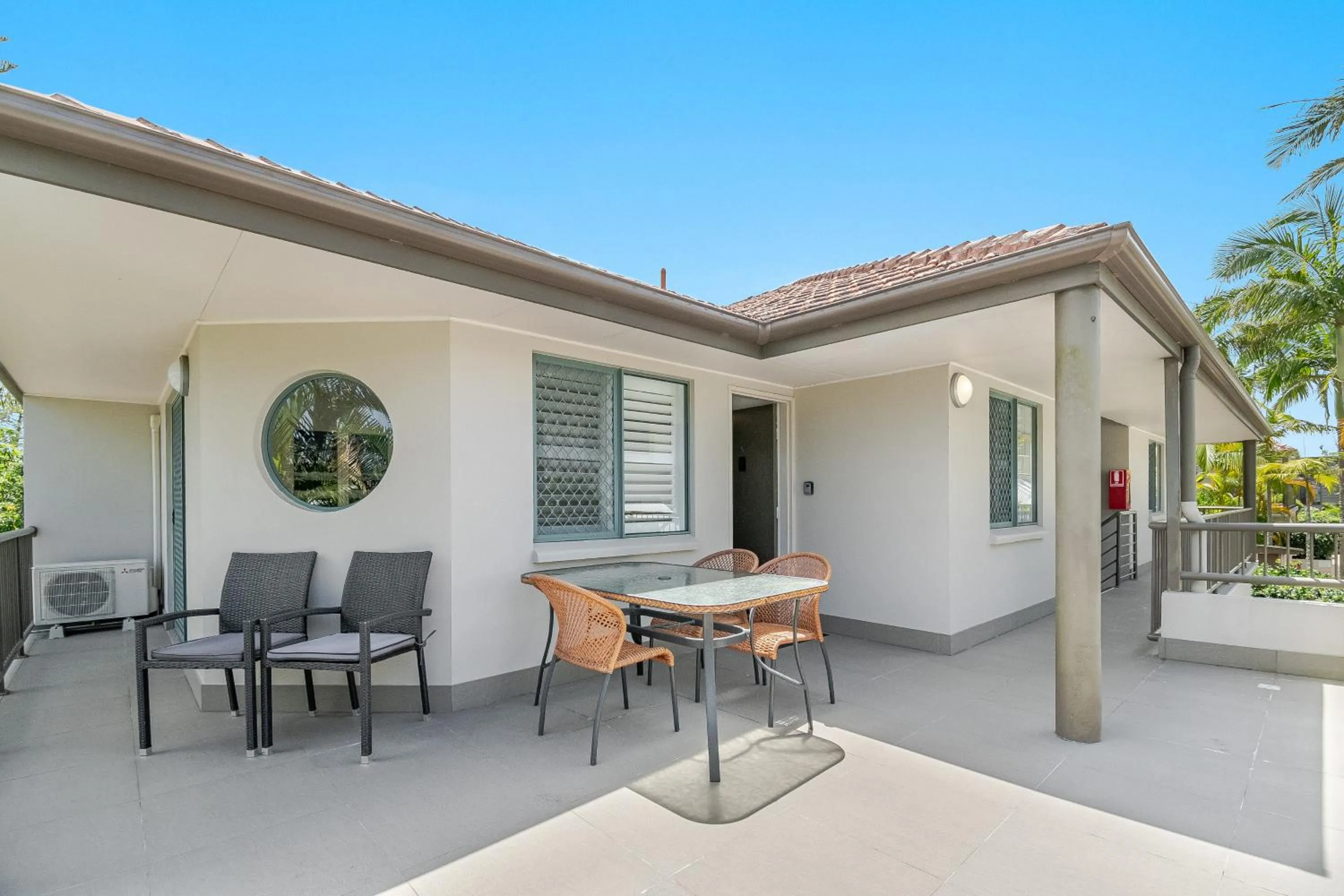 Dining area in Beaches Apartments Byron Bay