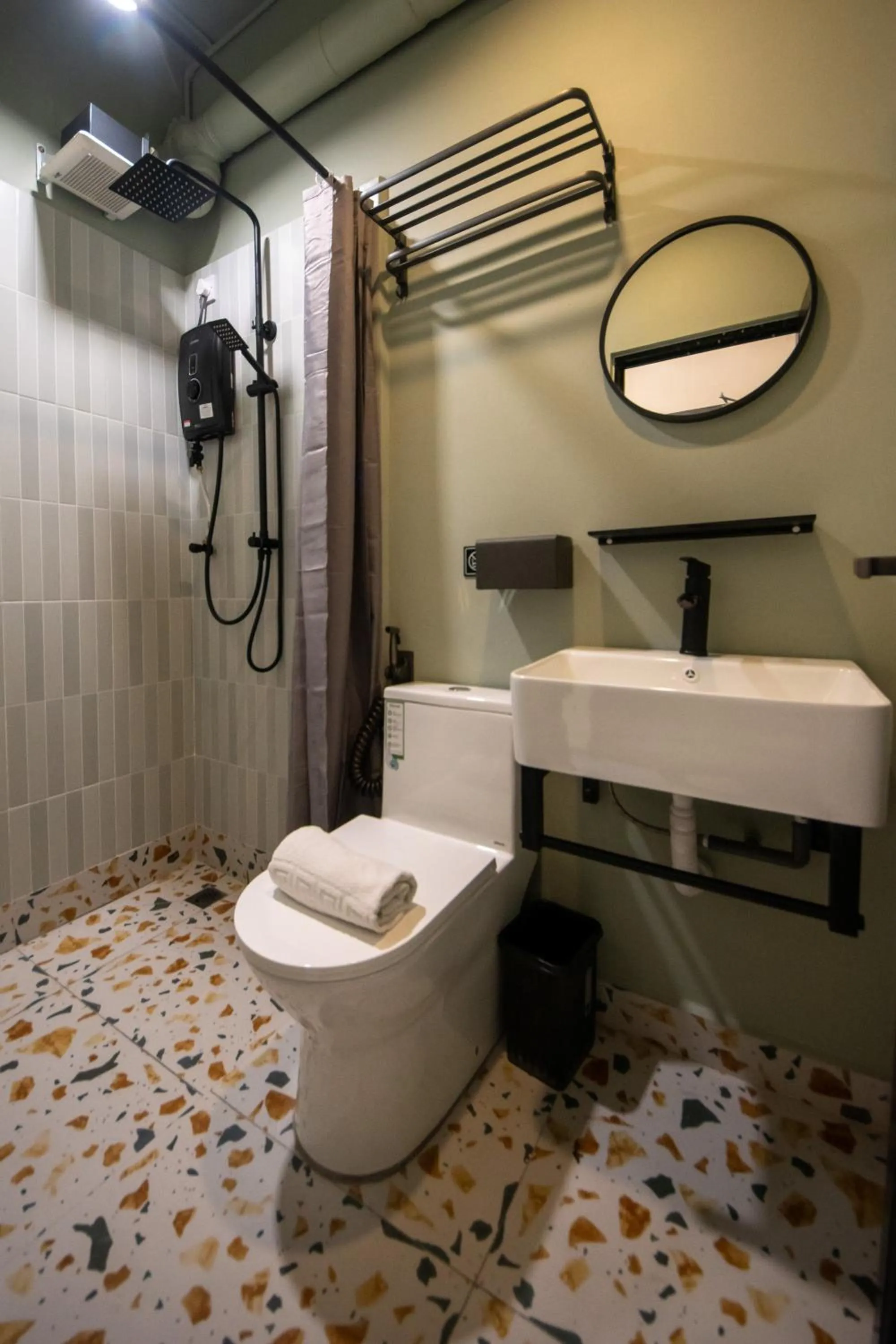 Bathroom in The Brownstone Hostel & Space