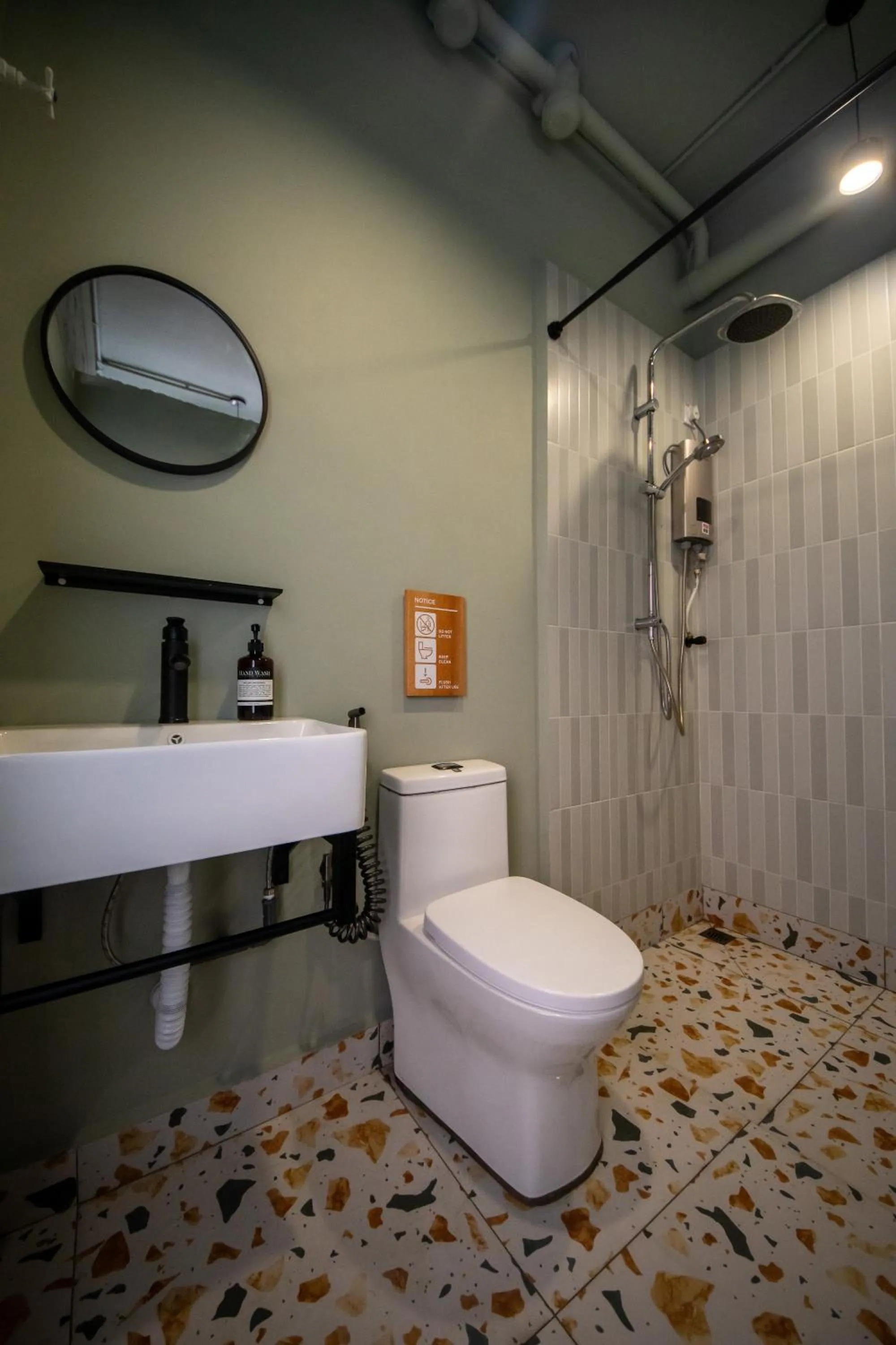 Bathroom in The Brownstone Hostel & Space