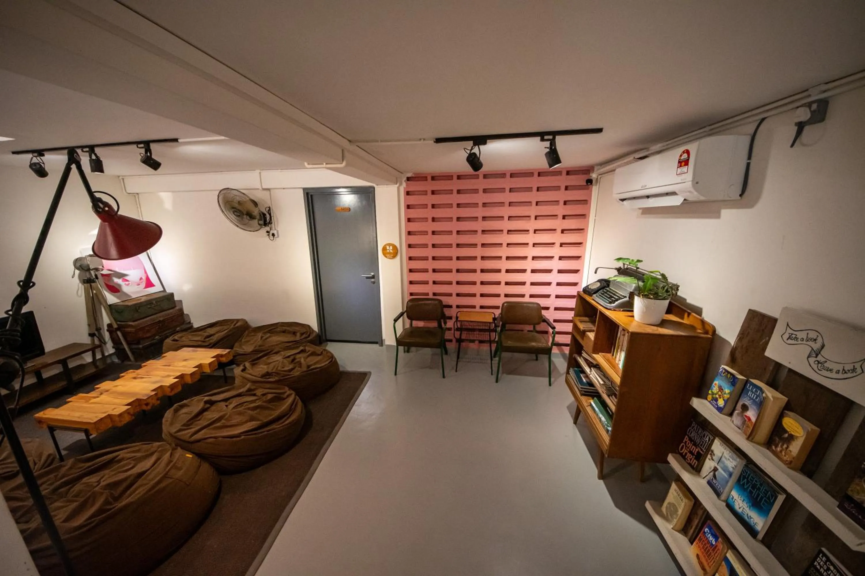 Seating area in The Brownstone Hostel & Space