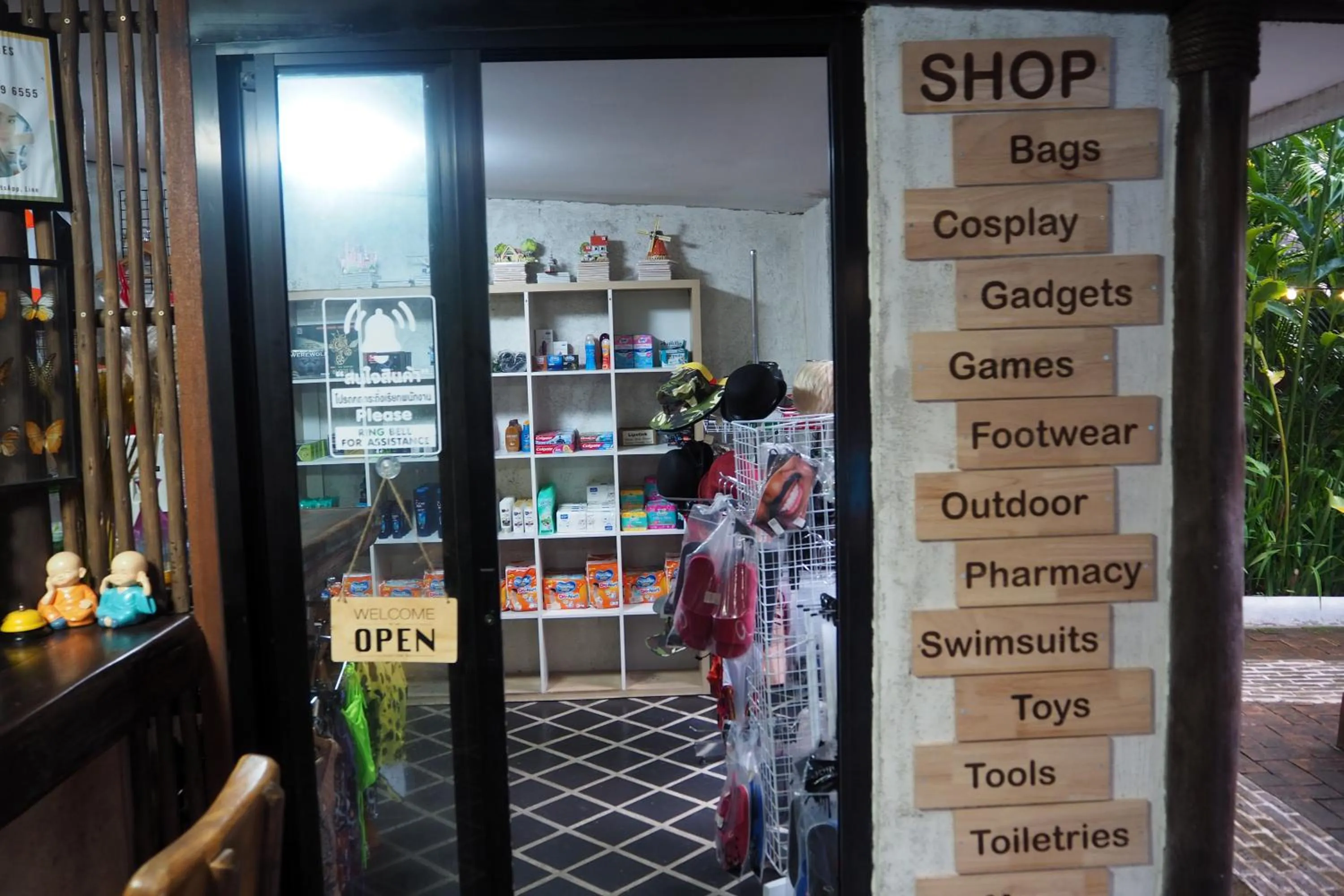 On-site shops in Baanpong Lodge