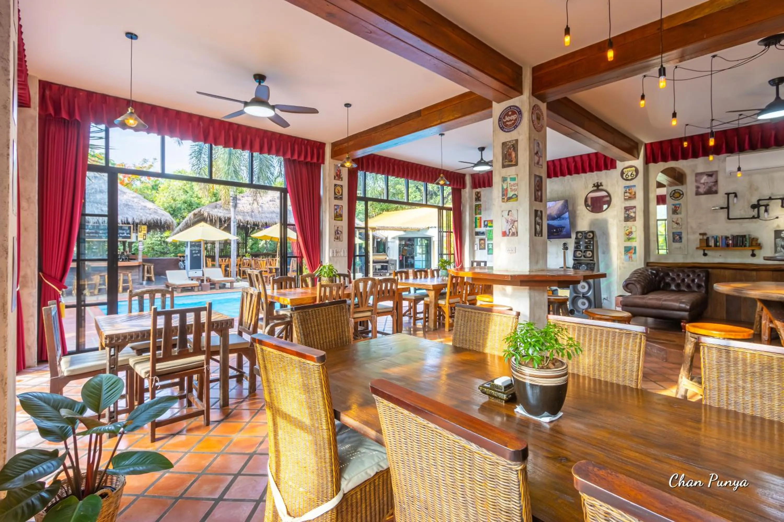 Dining area in Baanpong Lodge