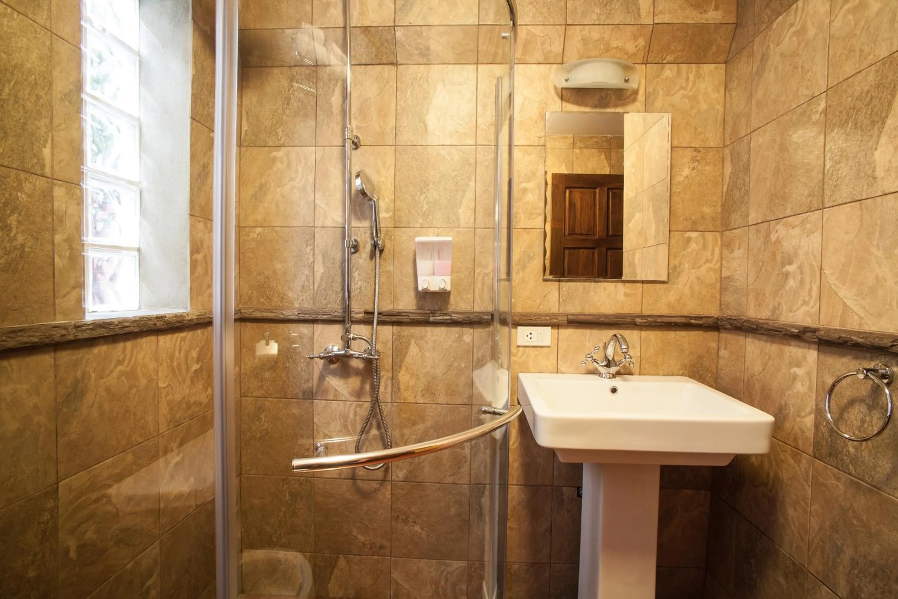 Bathroom in Baanpong Lodge