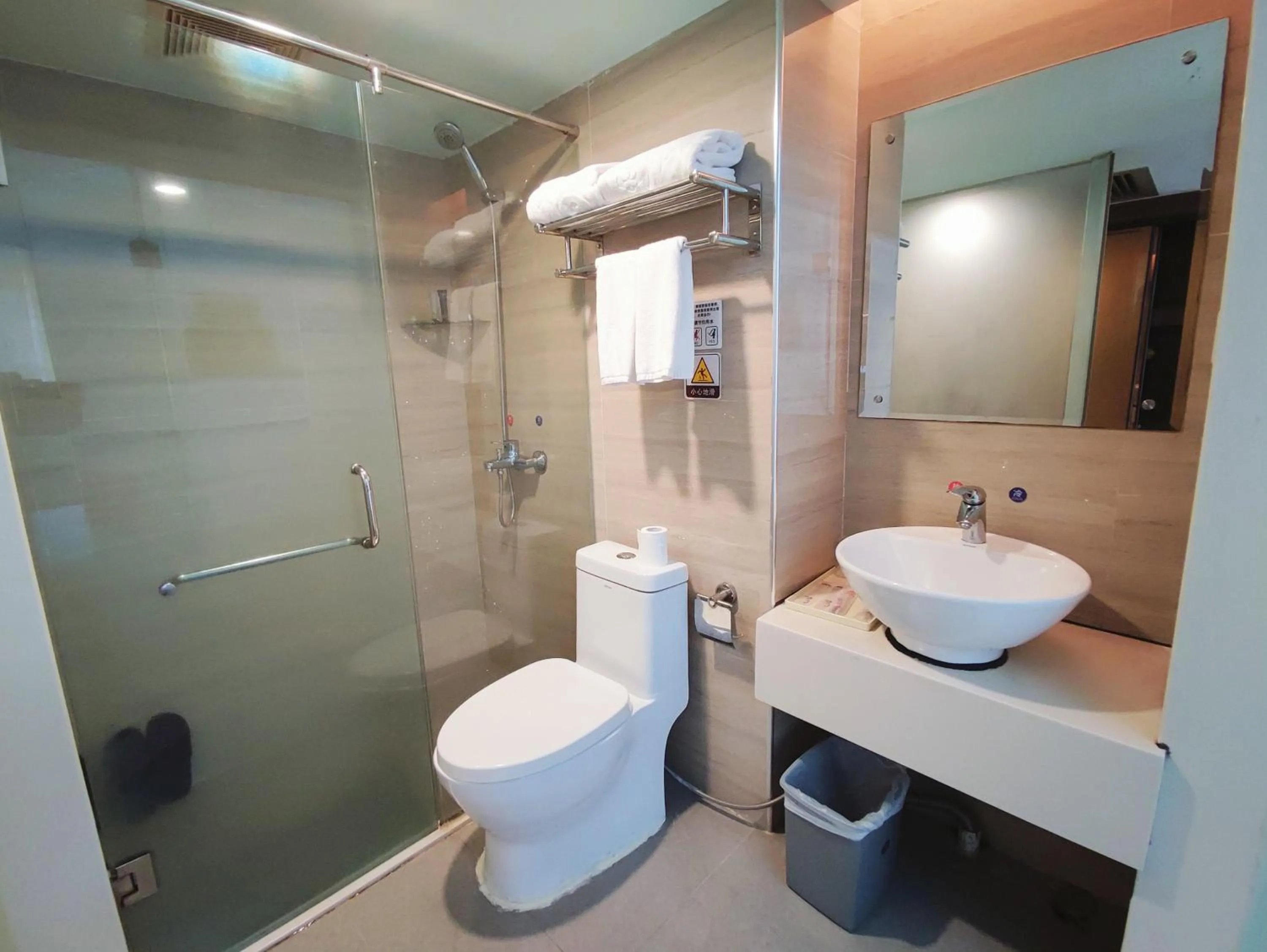 Toilet in Shenzhen Xinghua Hotel