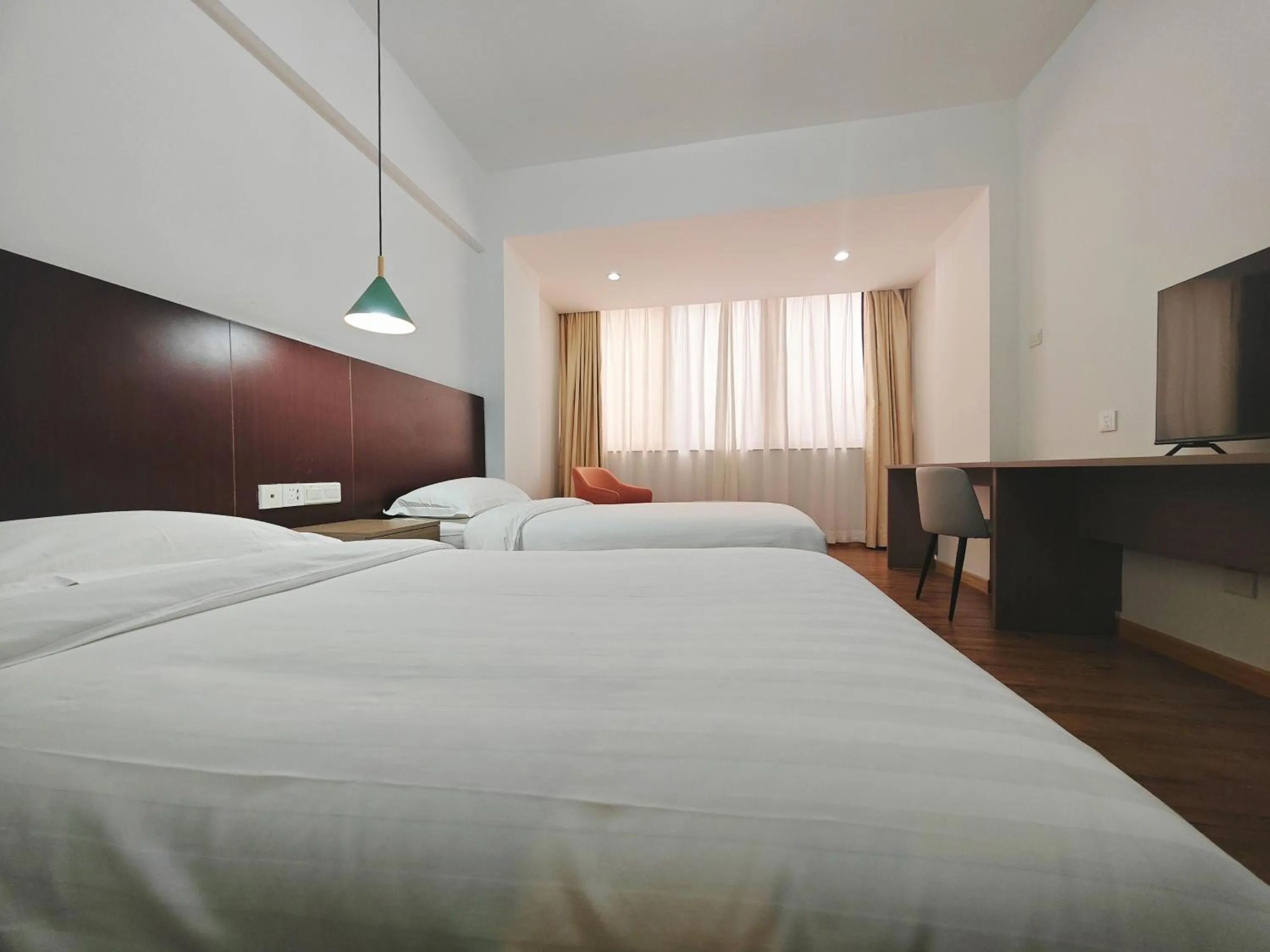 Bed in Shenzhen Xinghua Hotel