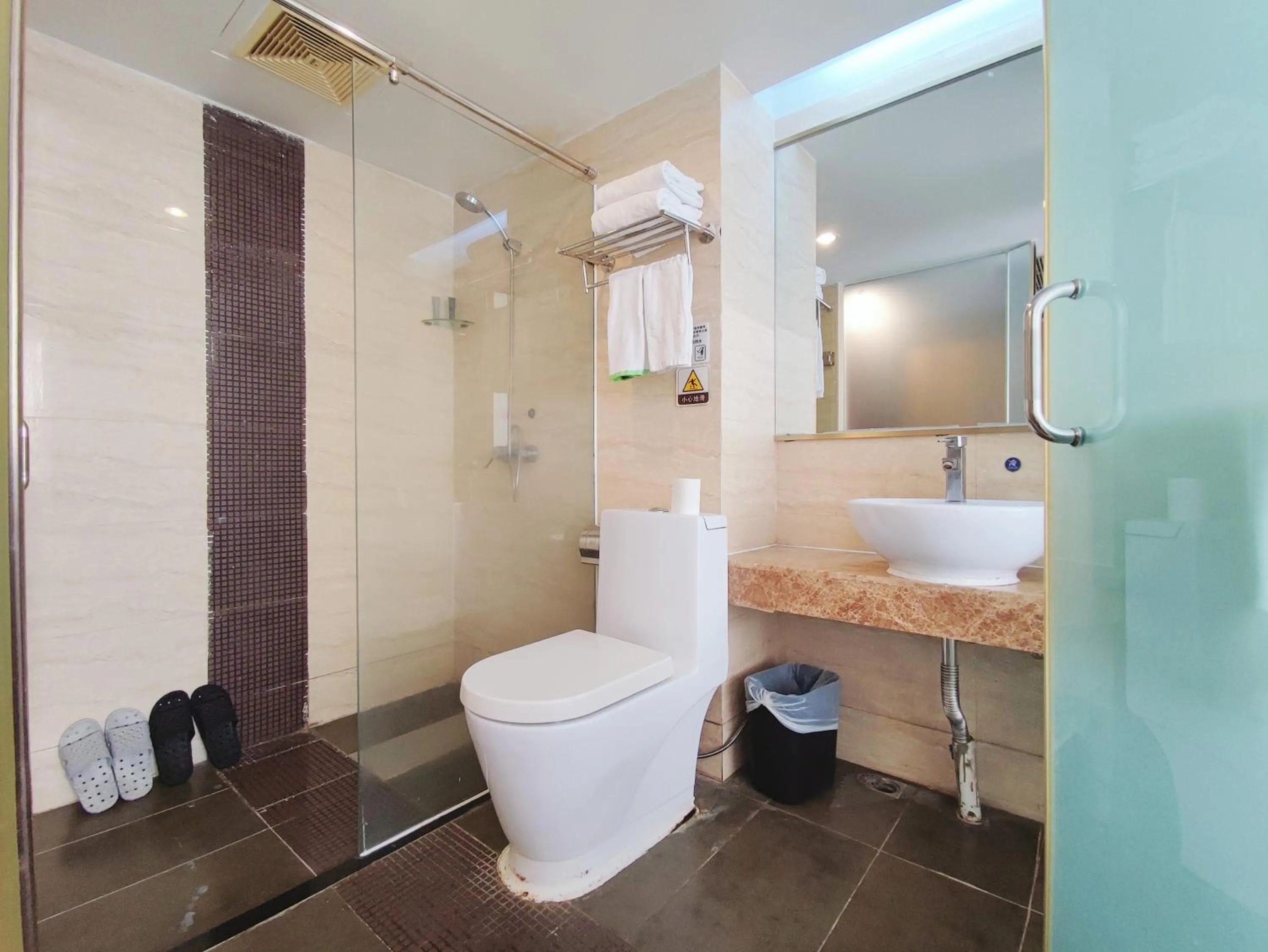 Shower in Shenzhen Xinghua Hotel