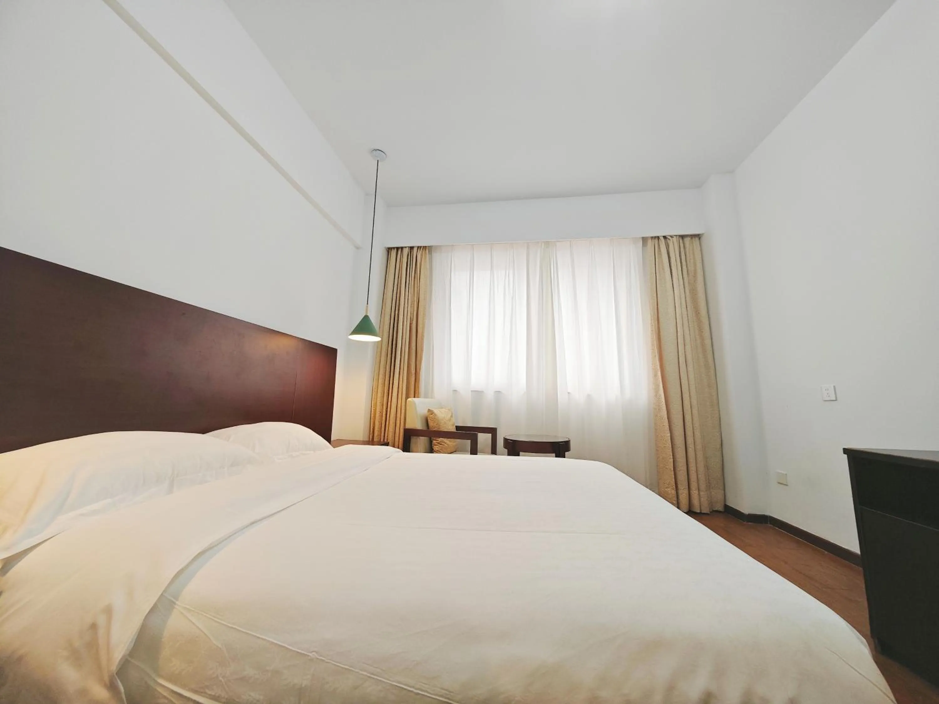 Bed in Shenzhen Xinghua Hotel