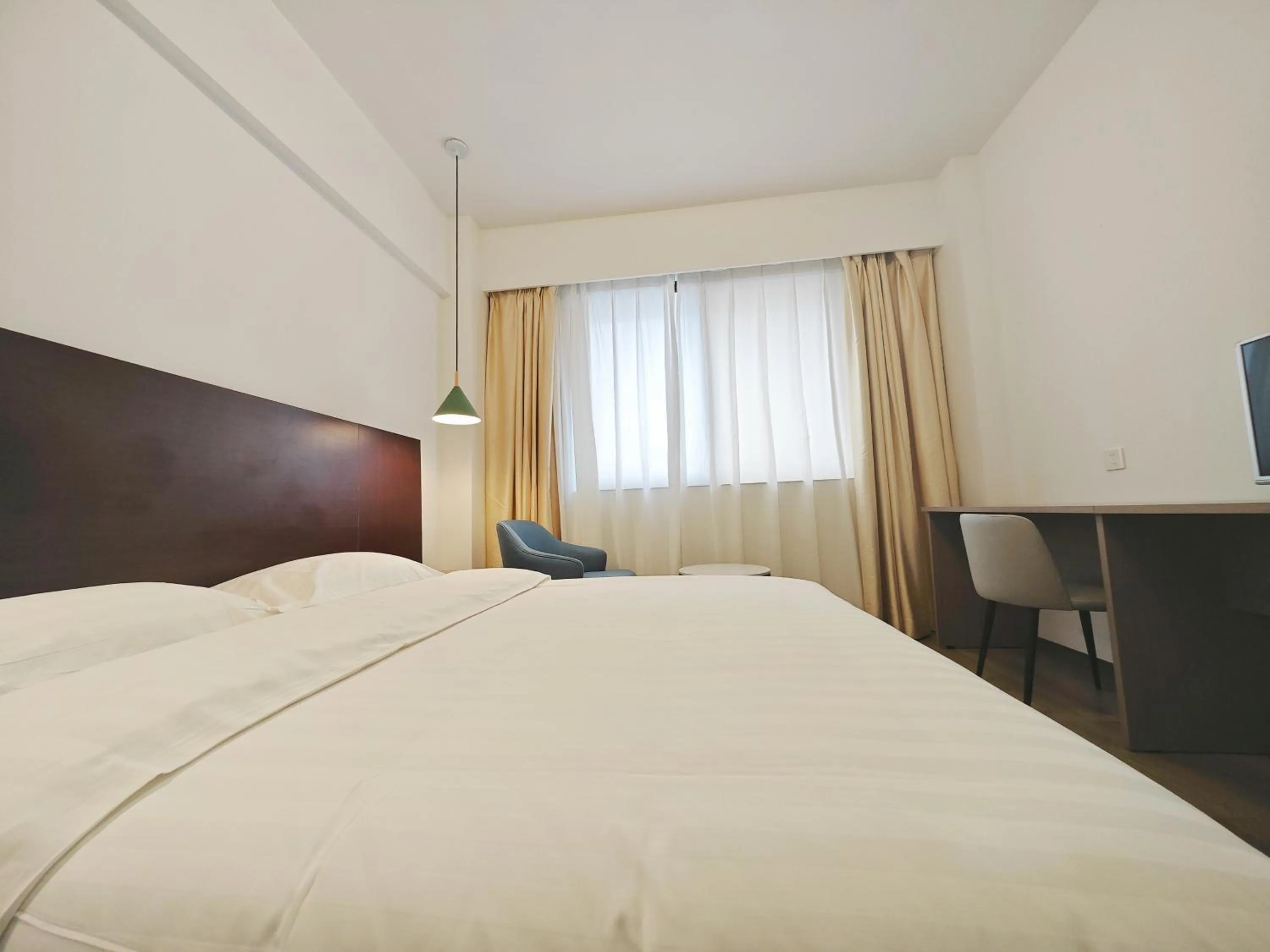 Bedroom, Bed in Shenzhen Xinghua Hotel