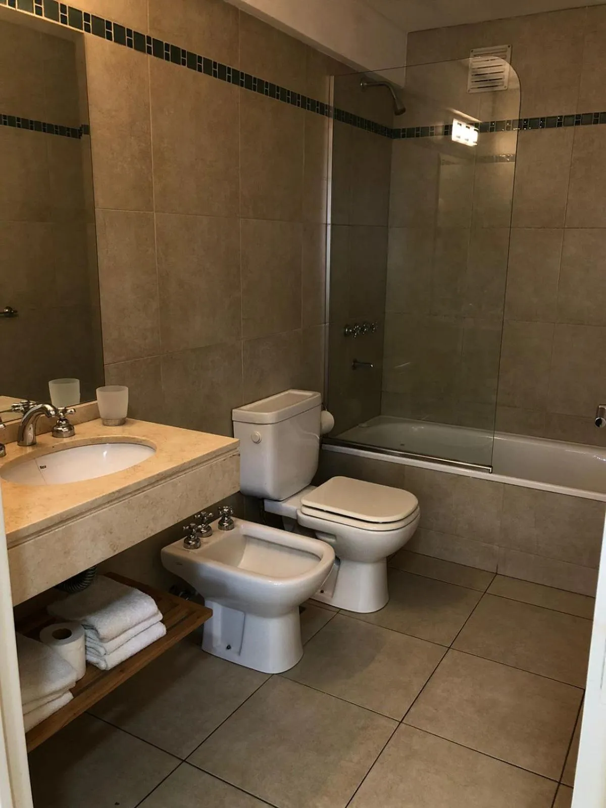 Shower in Palermo Bridge