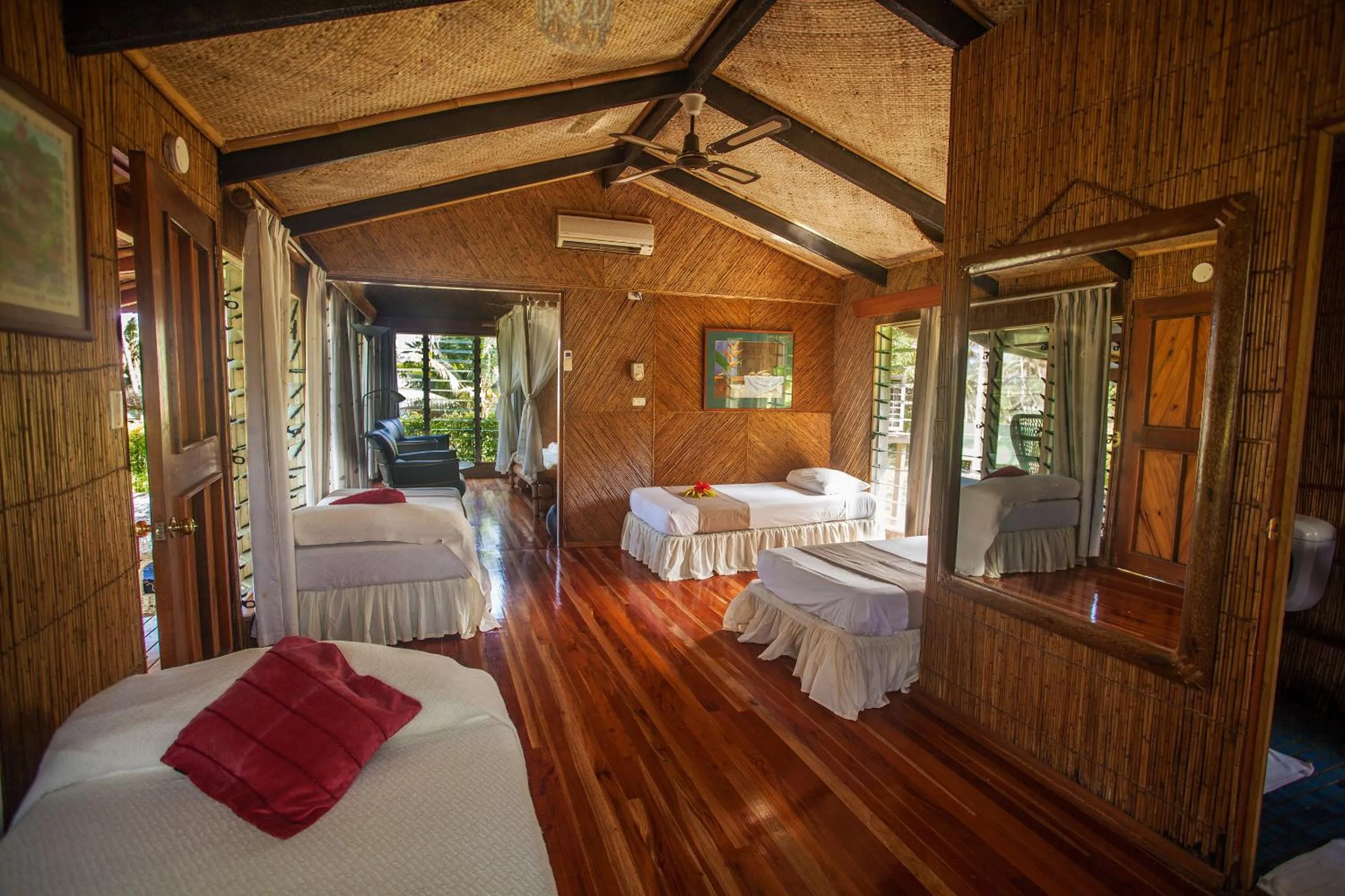 Photo of the whole room, Bed in Maravu Taveuni Lodge