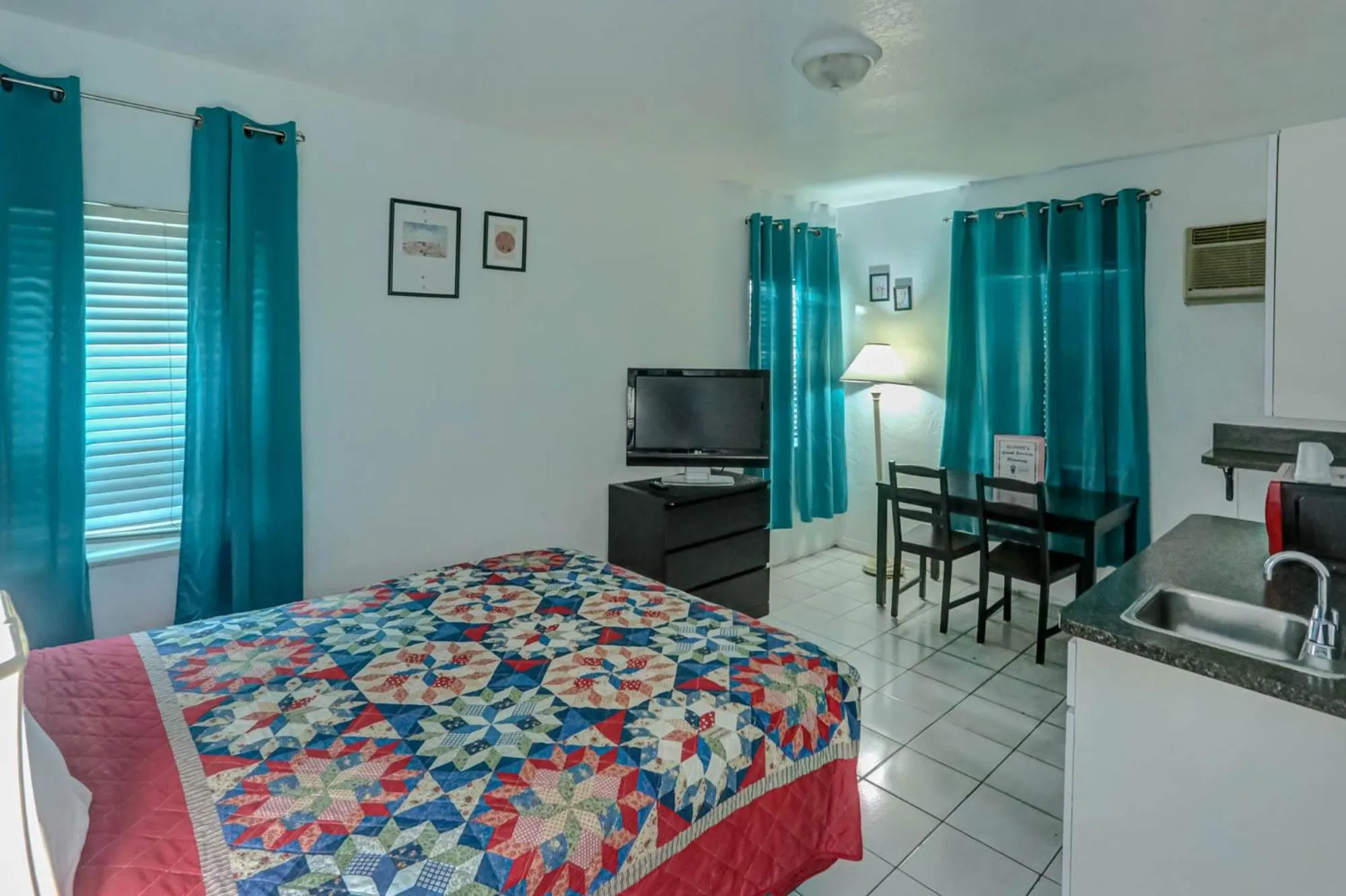 Bed in Richard's Motel