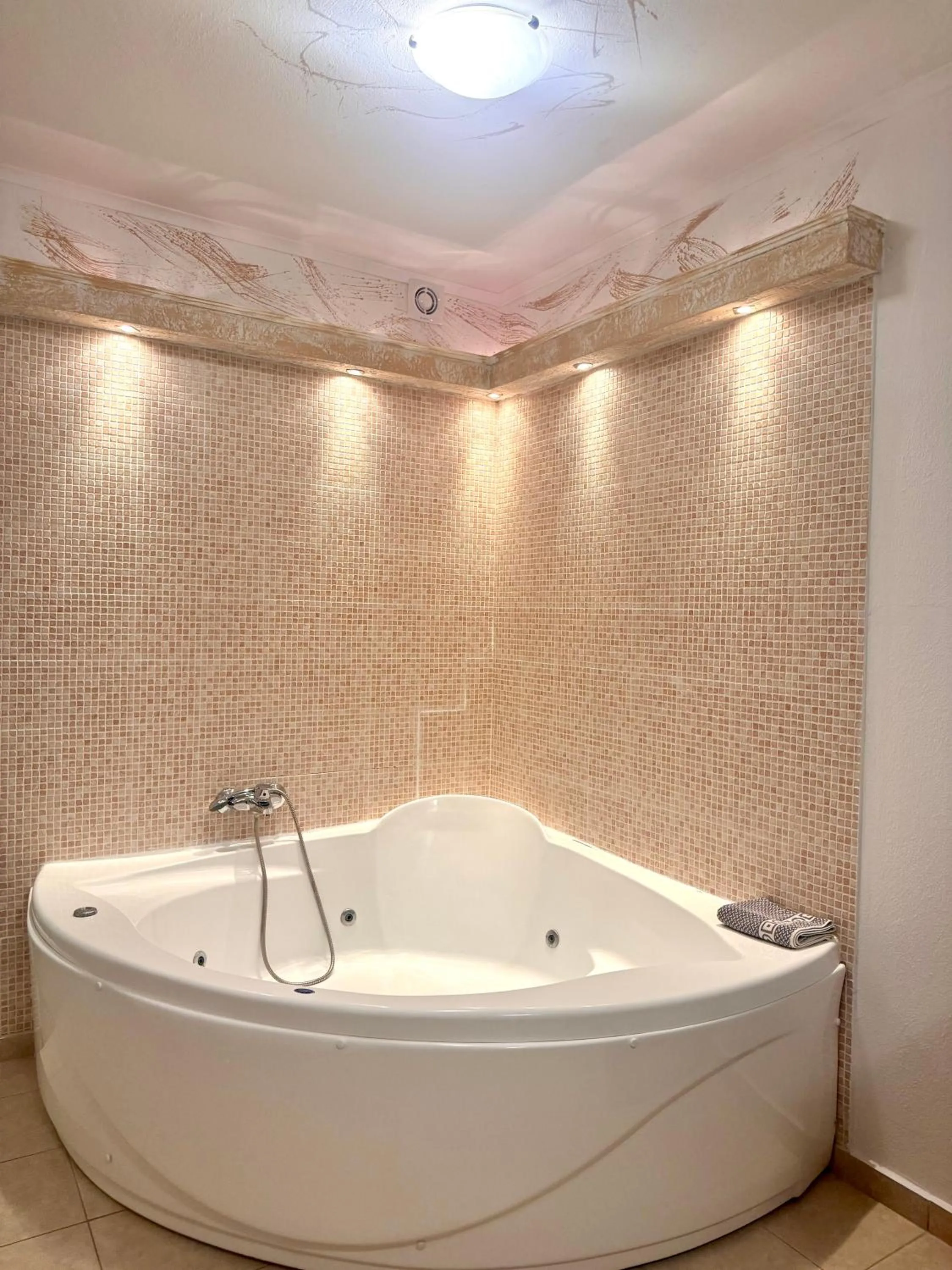 Hot Tub in Melis Studios