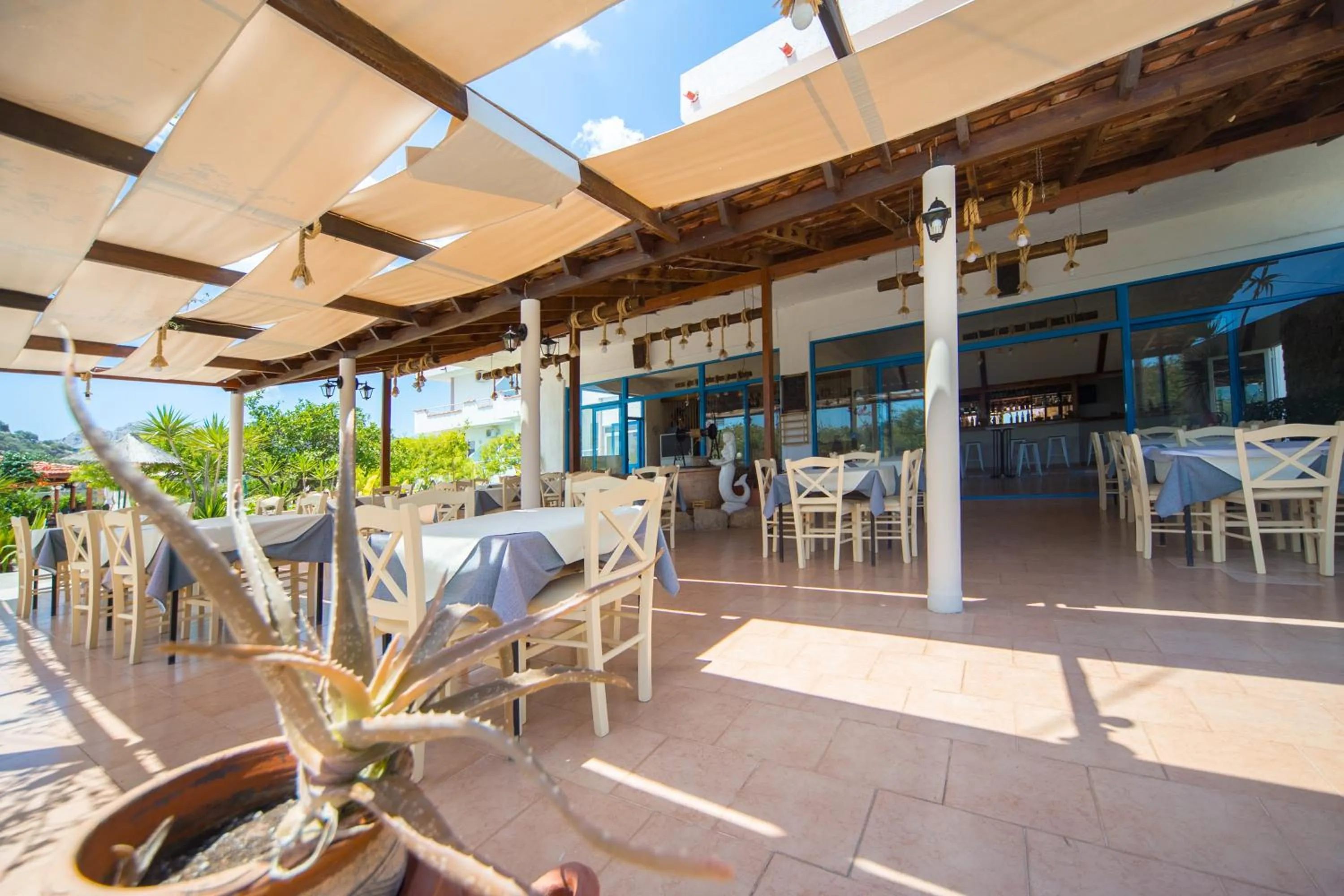 Restaurant/places to eat in Sea Harmony