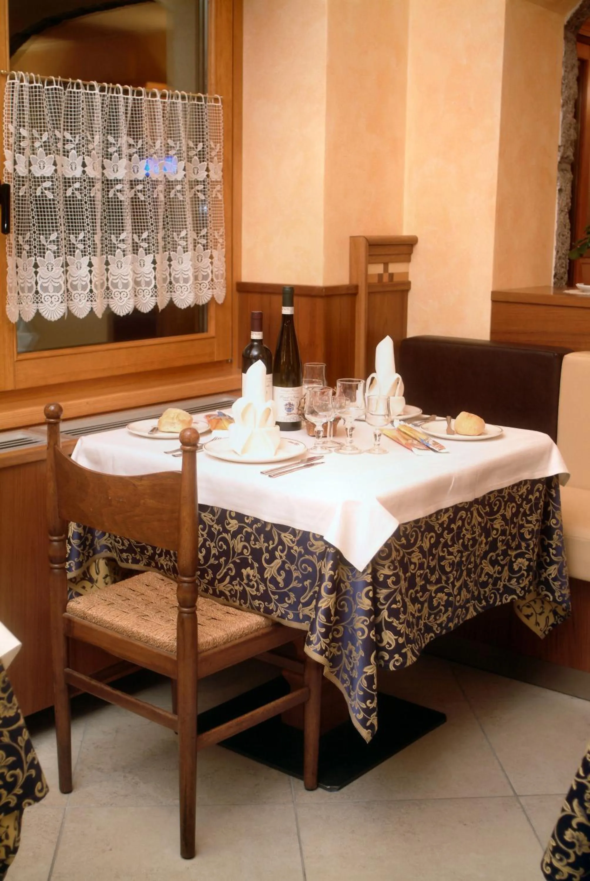 Restaurant/places to eat in Hotel Sole