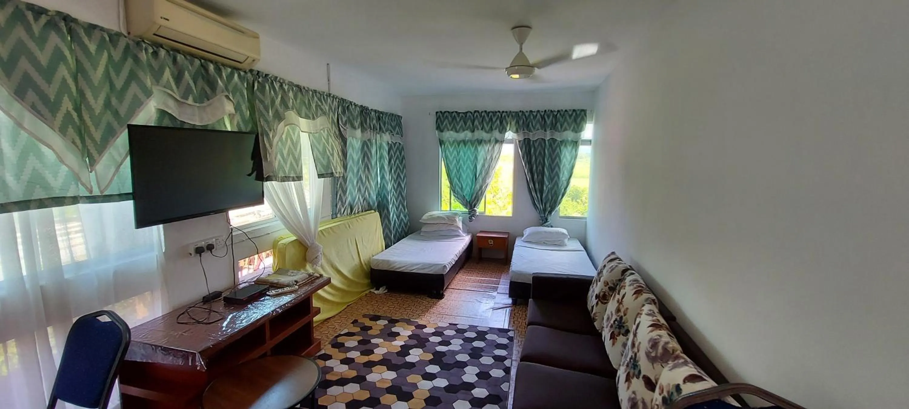 Bed in Pondok Muara Chalet