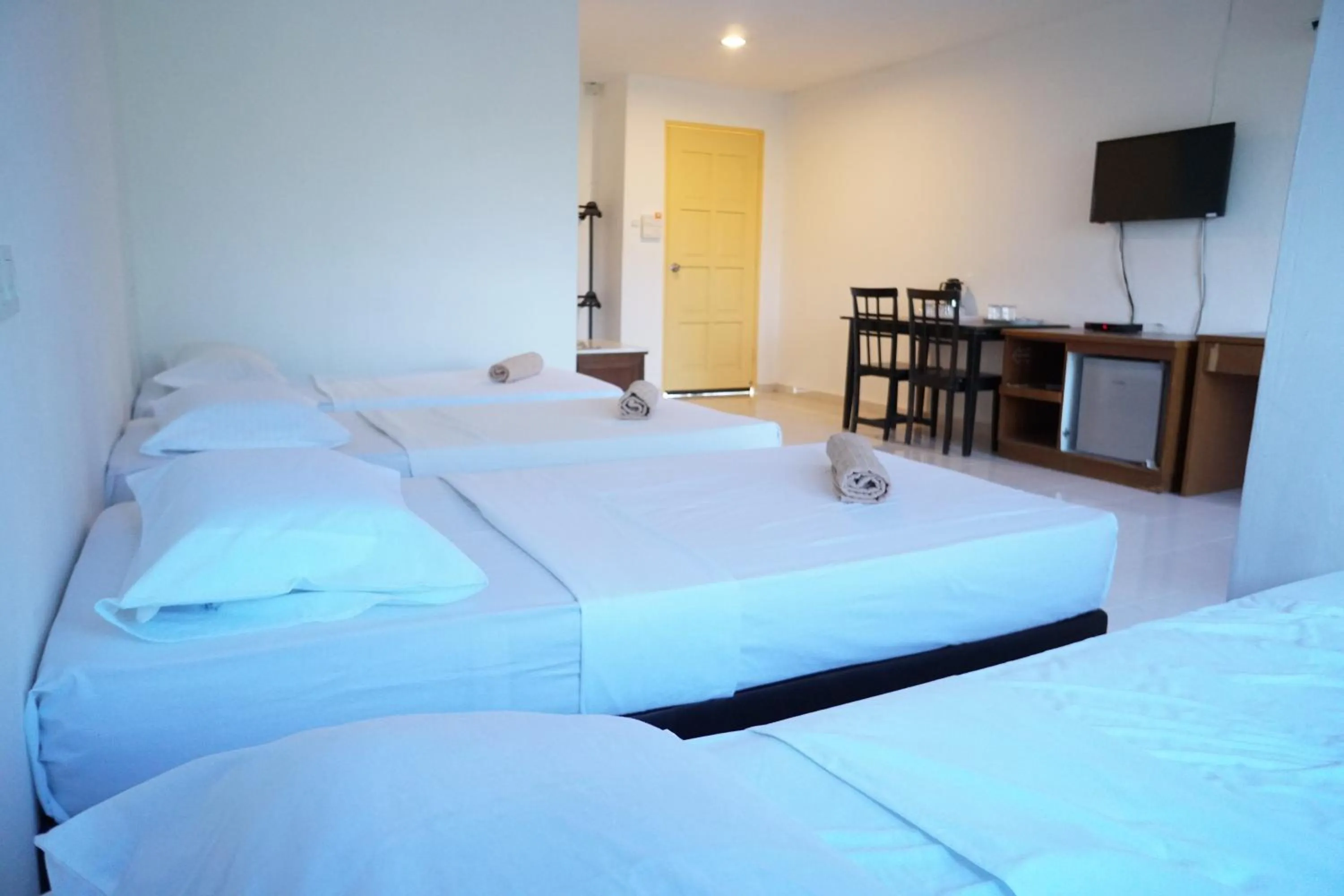 Bed in Pondok Muara Chalet
