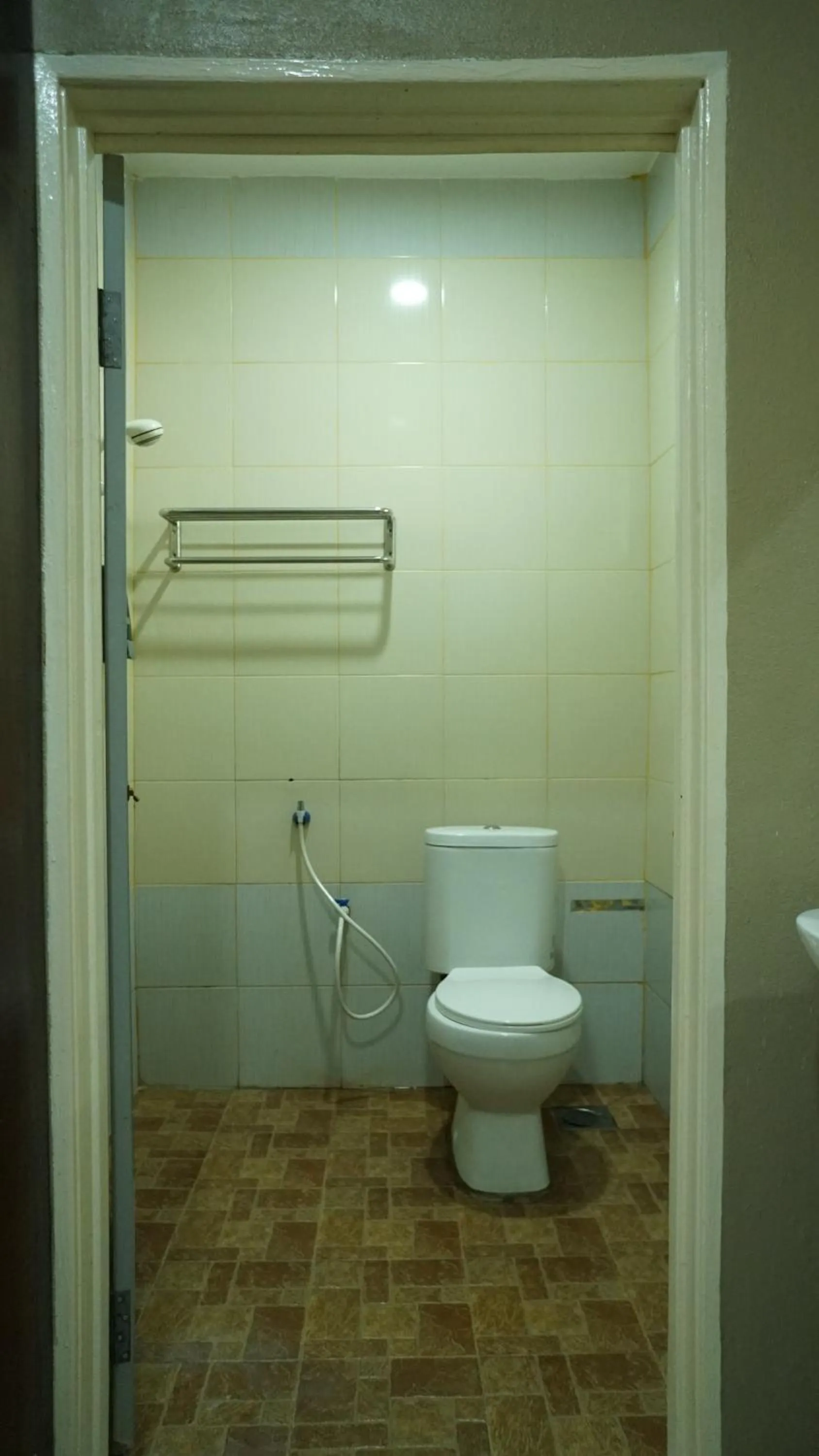 Shower in Pondok Muara Chalet