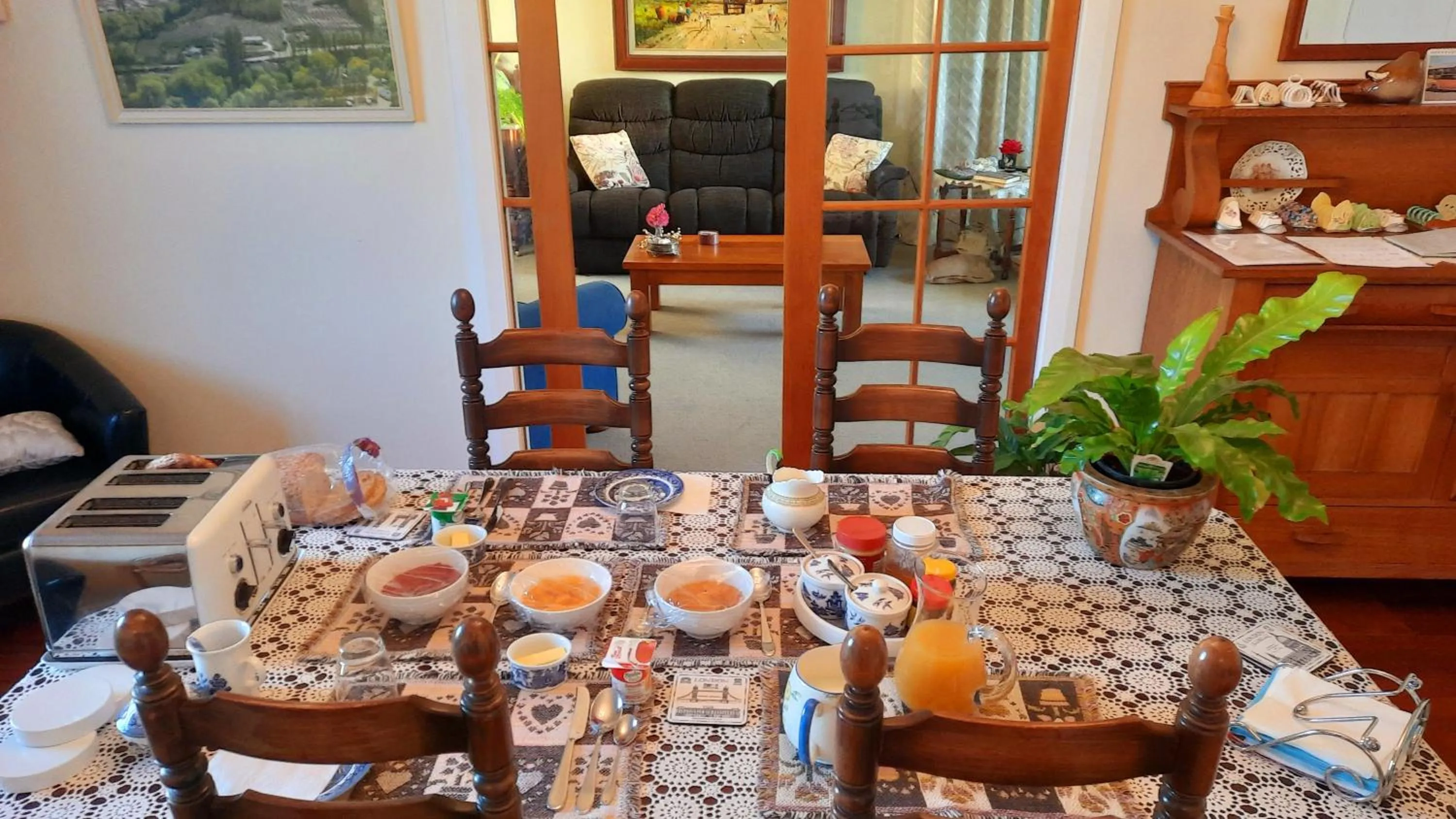 Continental breakfast in 113 On Park