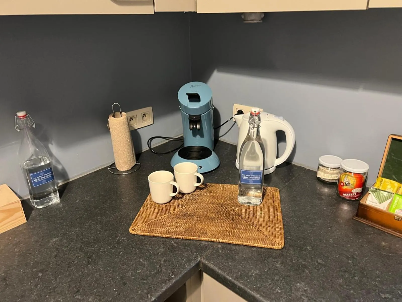 Coffee/tea facilities in Because the Night city lodge