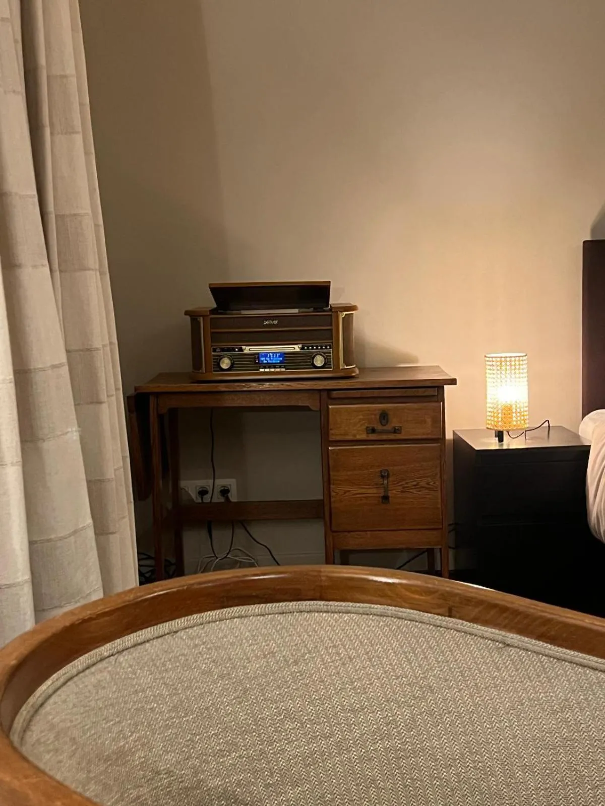 TV and multimedia, Bed in Because the Night city lodge