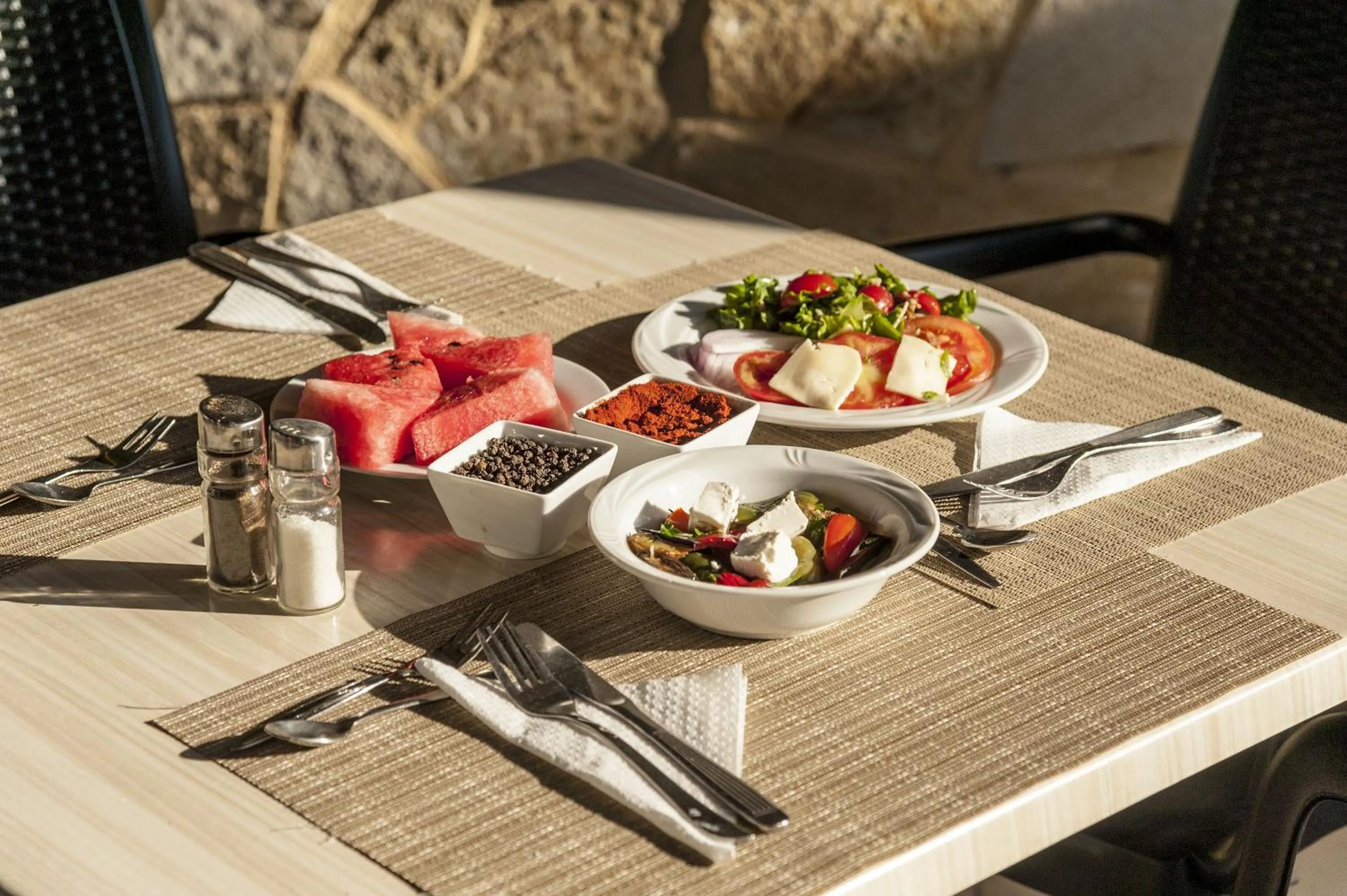 Restaurant/places to eat in Adelais Hotel