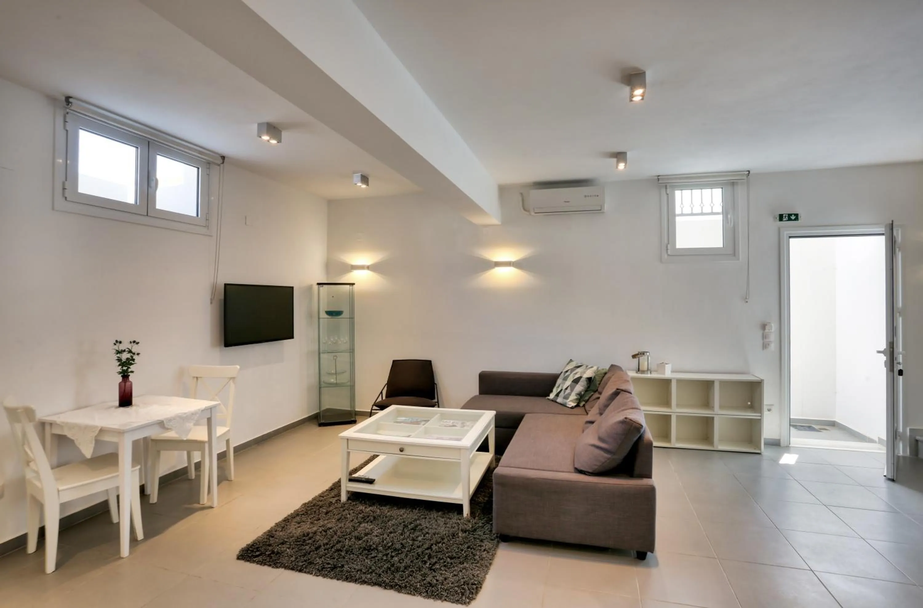 Helios Studios & Apartments