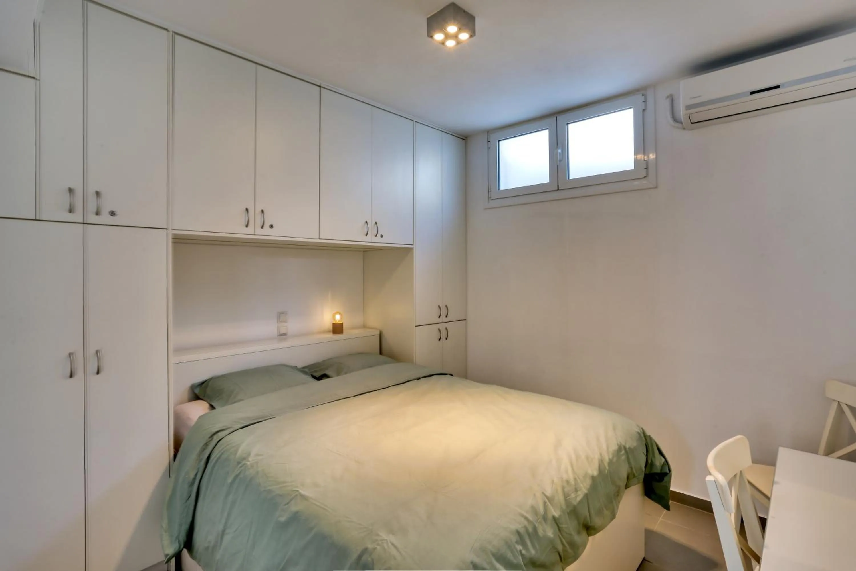 Bed in Helios Studios & Apartments