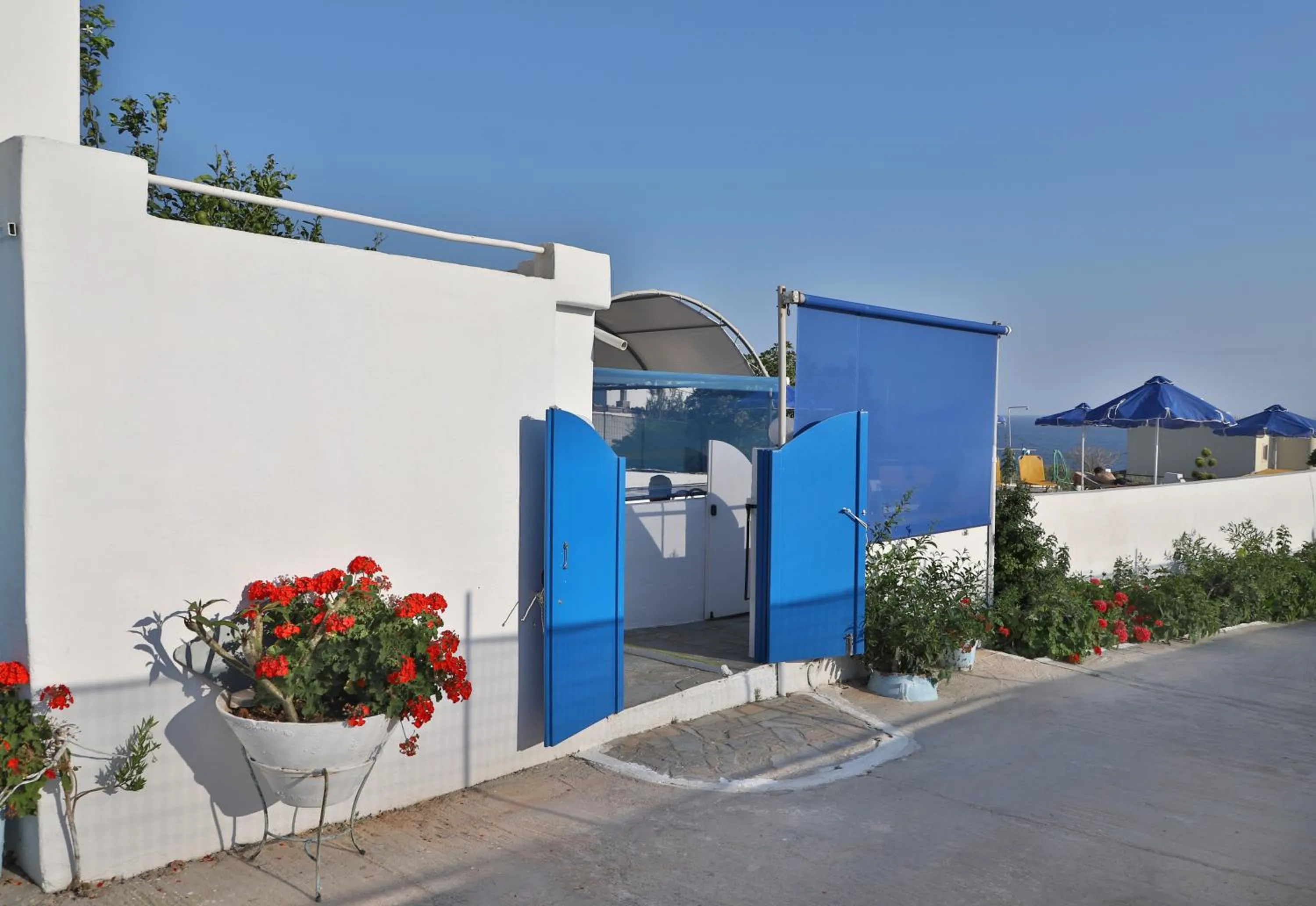 Helios Studios & Apartments