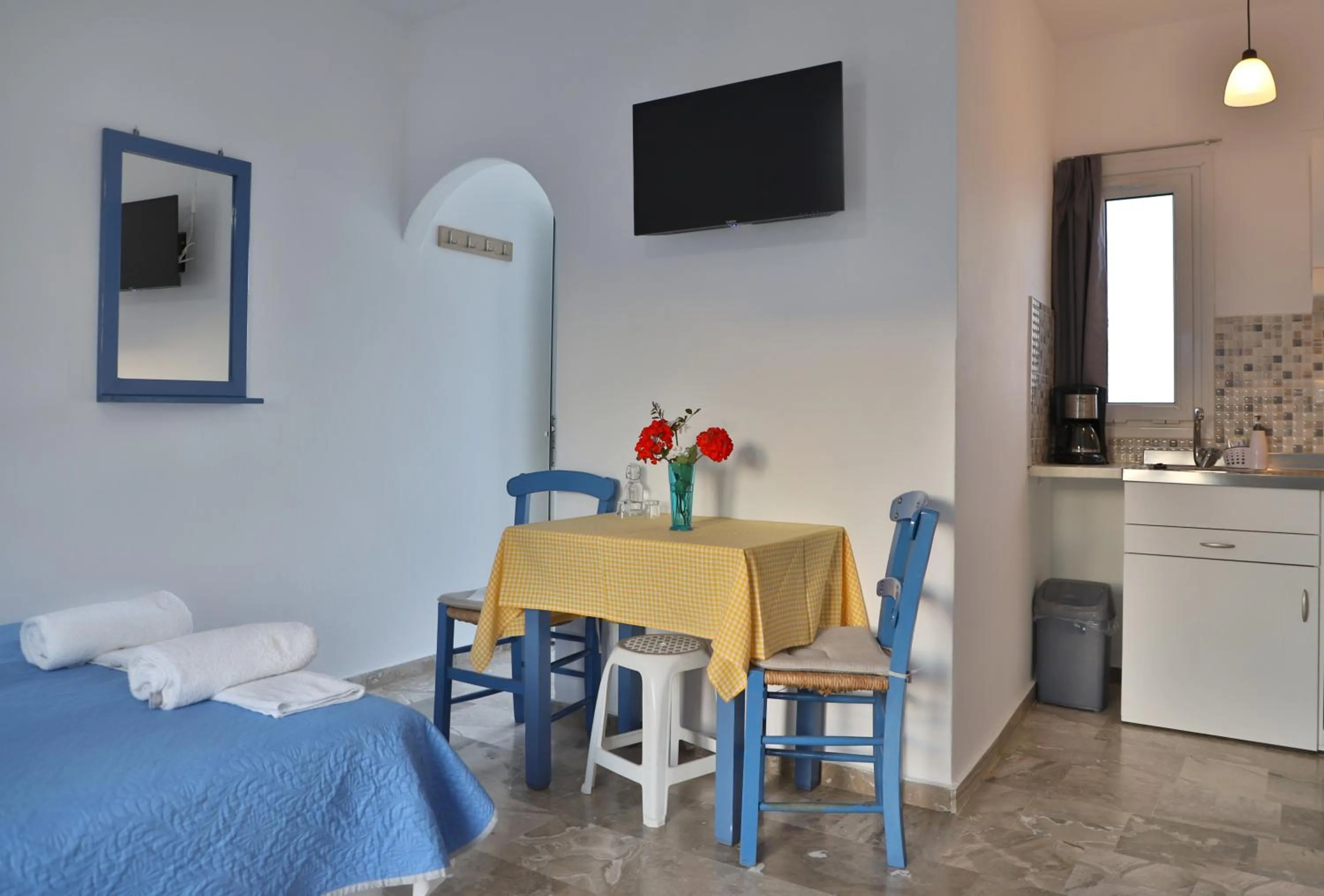 Bed in Helios Studios & Apartments