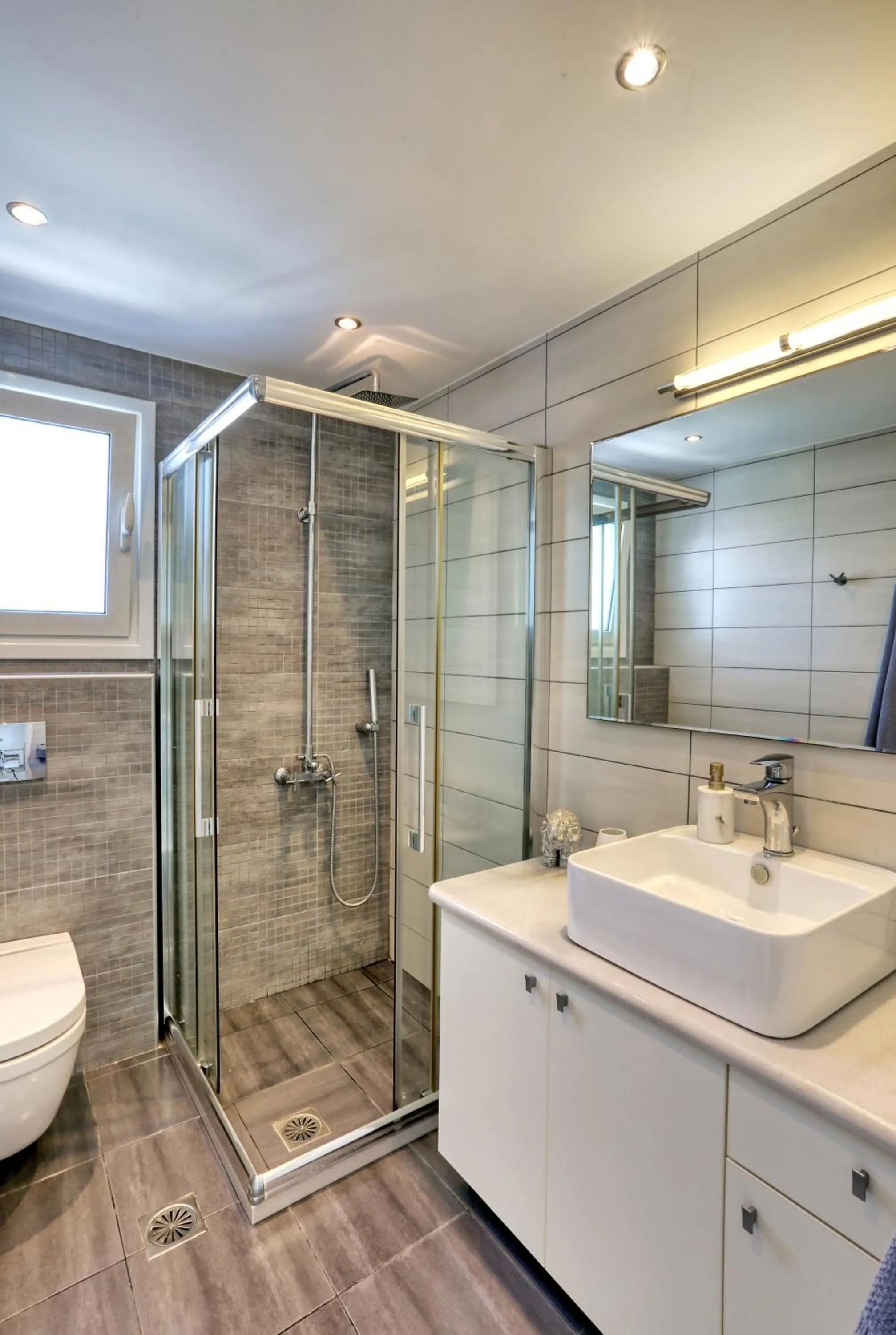 Helios Studios & Apartments