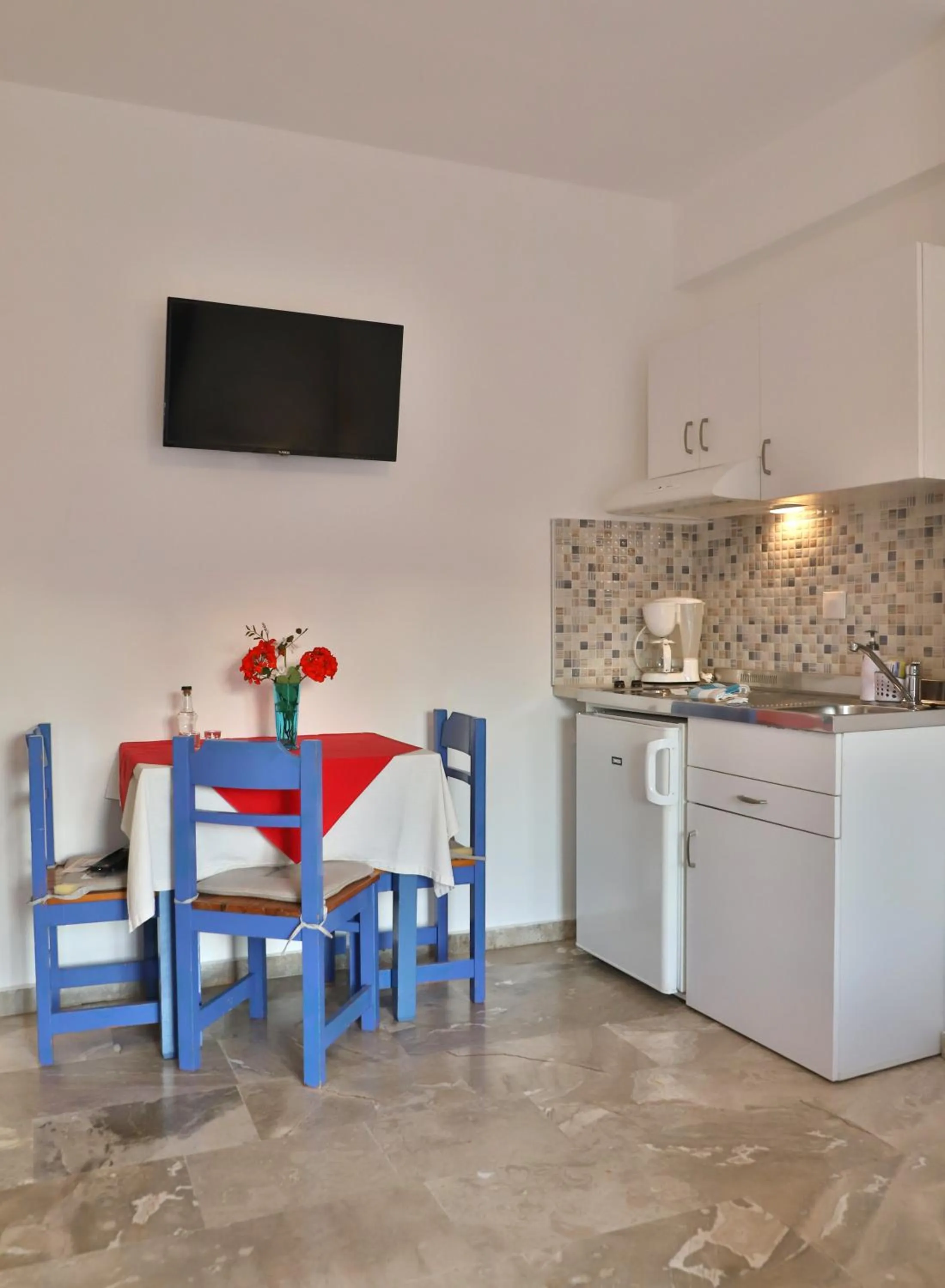 Helios Studios & Apartments