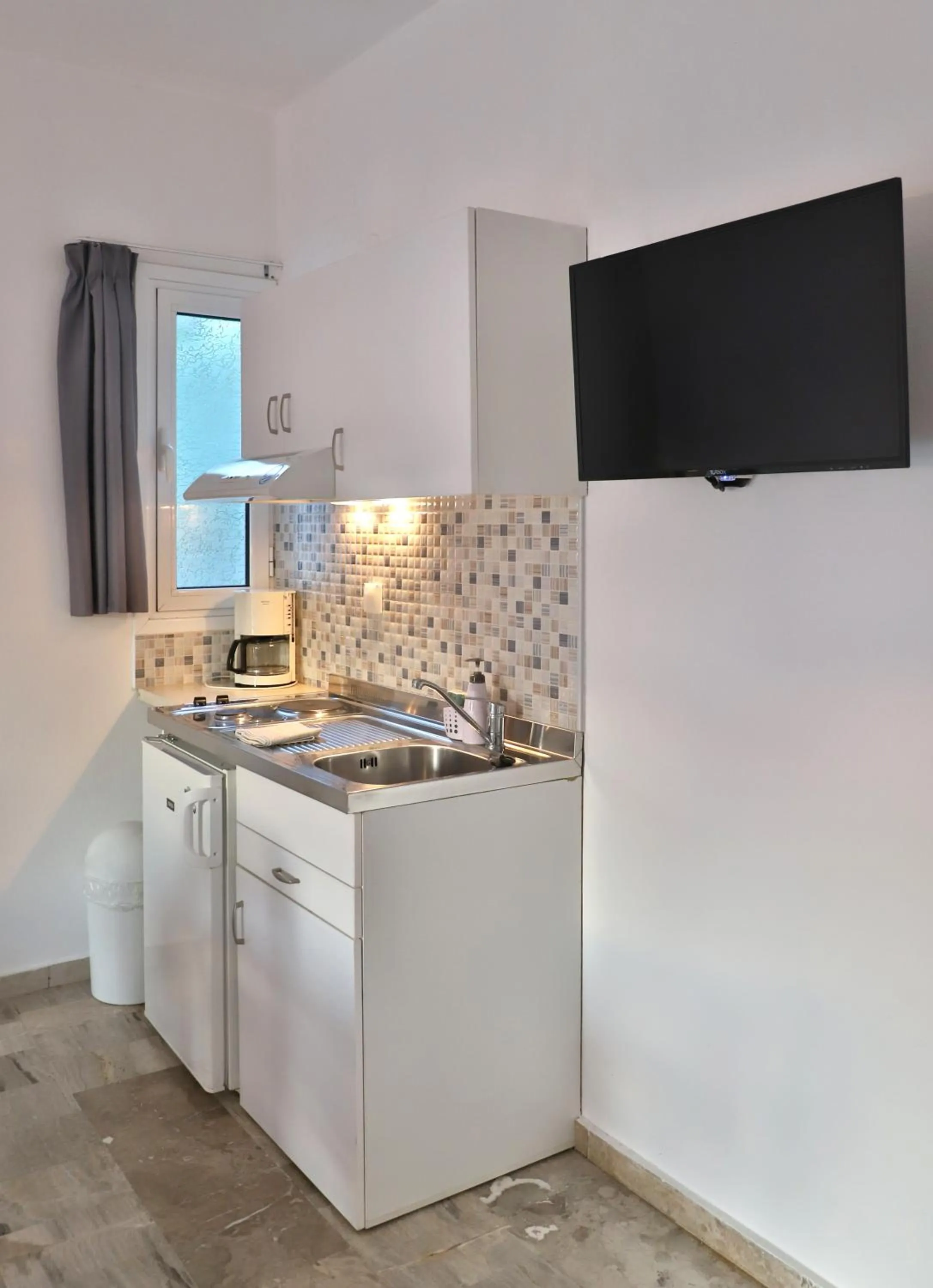 Helios Studios & Apartments