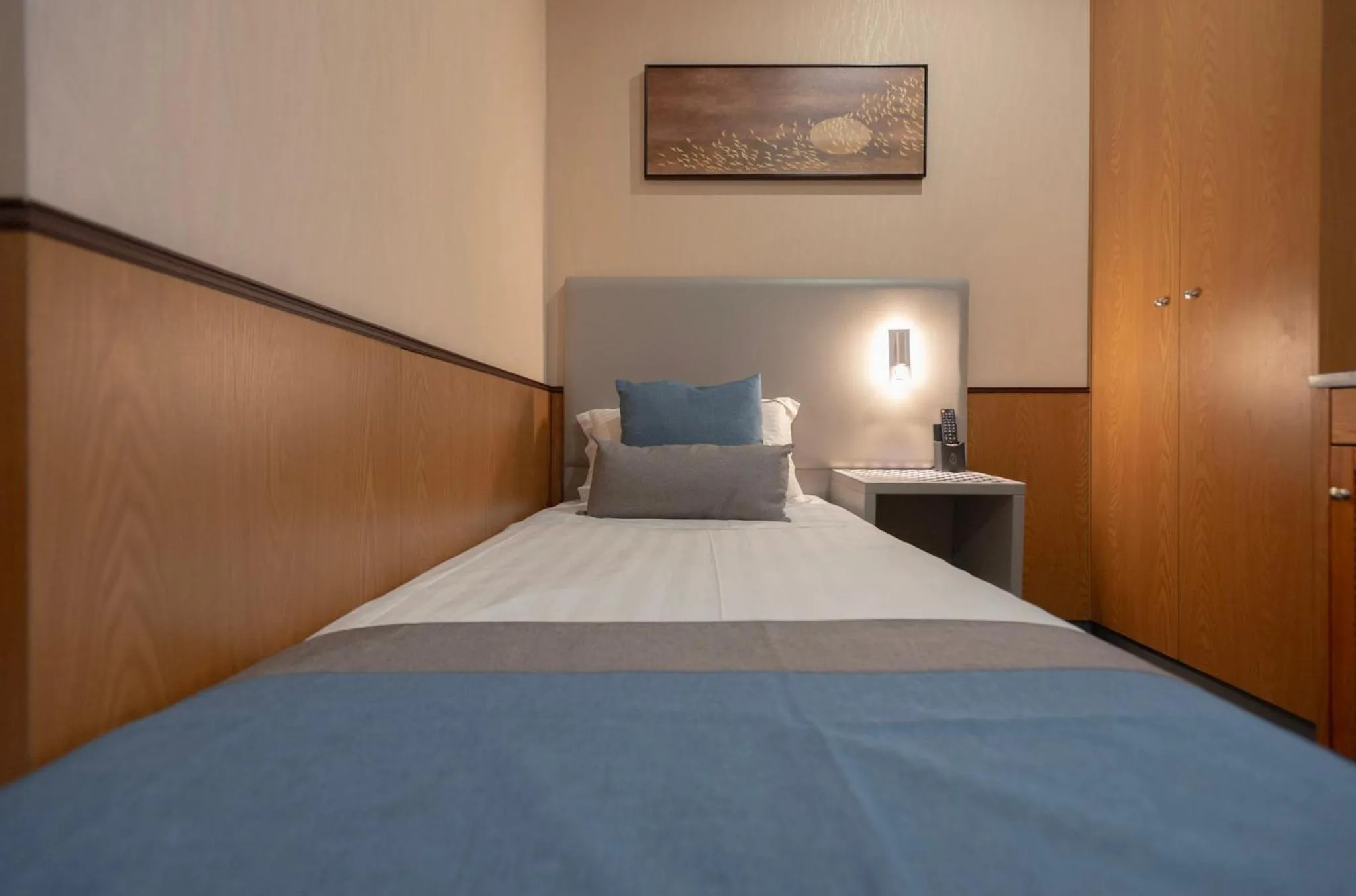 Bed in YEHS Hotel Sydney QVB