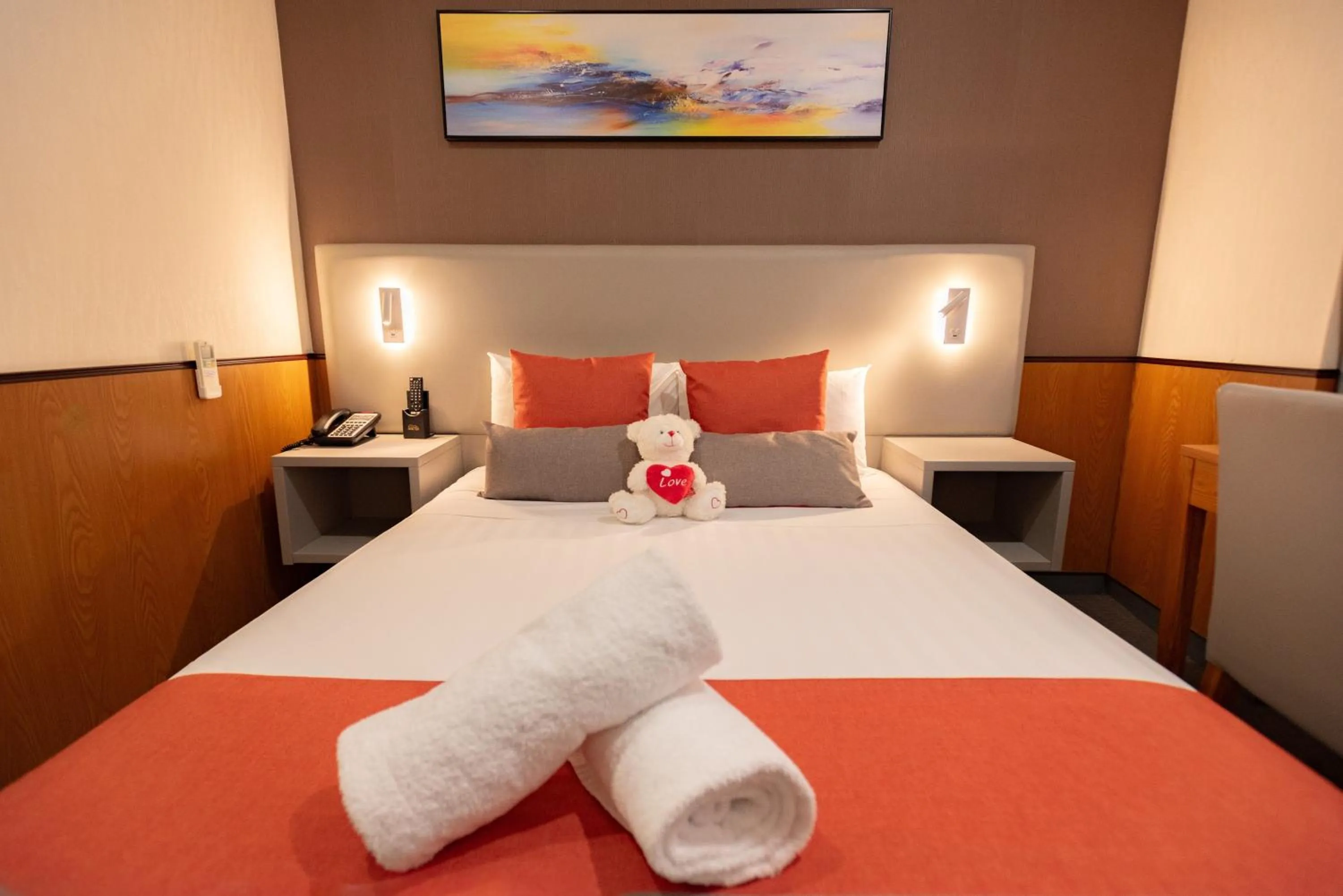 Bed in YEHS Hotel Sydney QVB