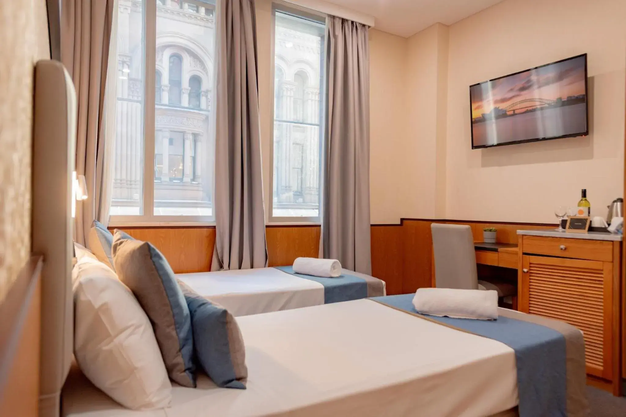 Deluxe Twin Room with City View in YEHS Hotel Sydney QVB Deluxe Twin Room with City View in YEHS Hotel Sydney QVB